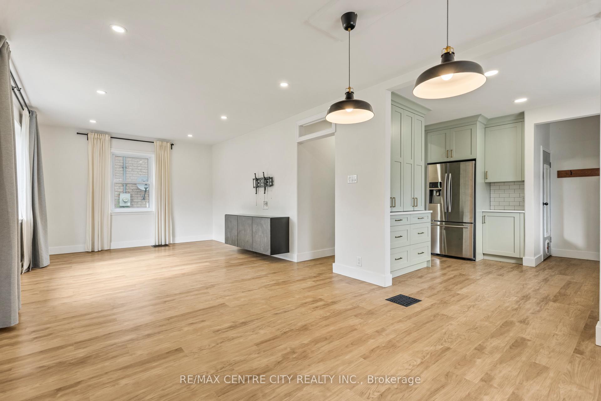 Photo 7 of 51 Park Avenue, St. Thomas — HOMEH