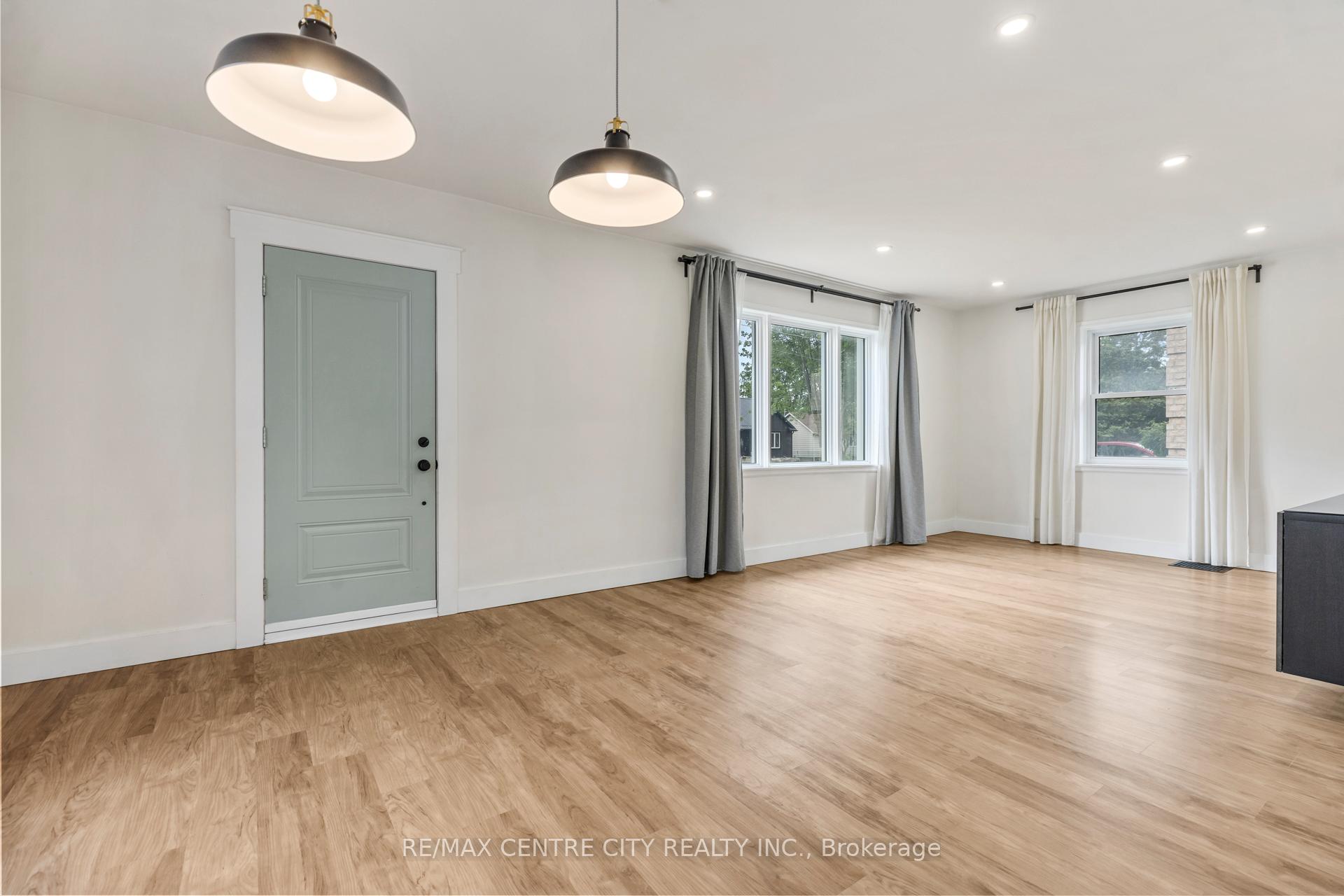 Photo 8 of 51 Park Avenue, St. Thomas — HOMEH