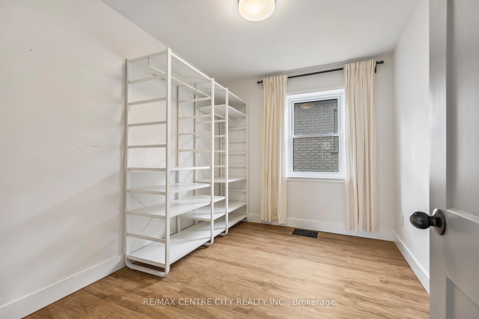 Photo 12 of 51 Park Avenue, St. Thomas — HOMEH