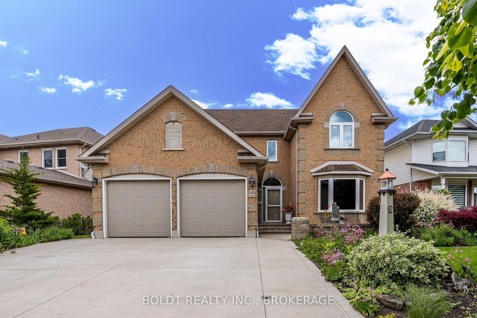 Photo 1 of 22 Westland Street, St. Catharines, Rykert/Vansickle — HOMEH
