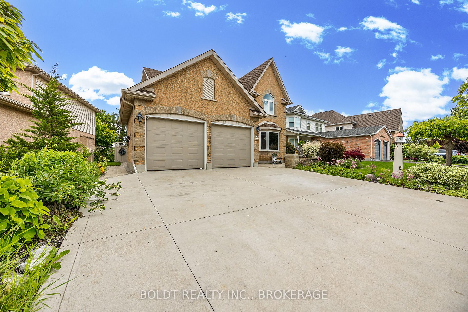 Photo 2 of 22 Westland Street, St. Catharines, Rykert/Vansickle — HOMEH