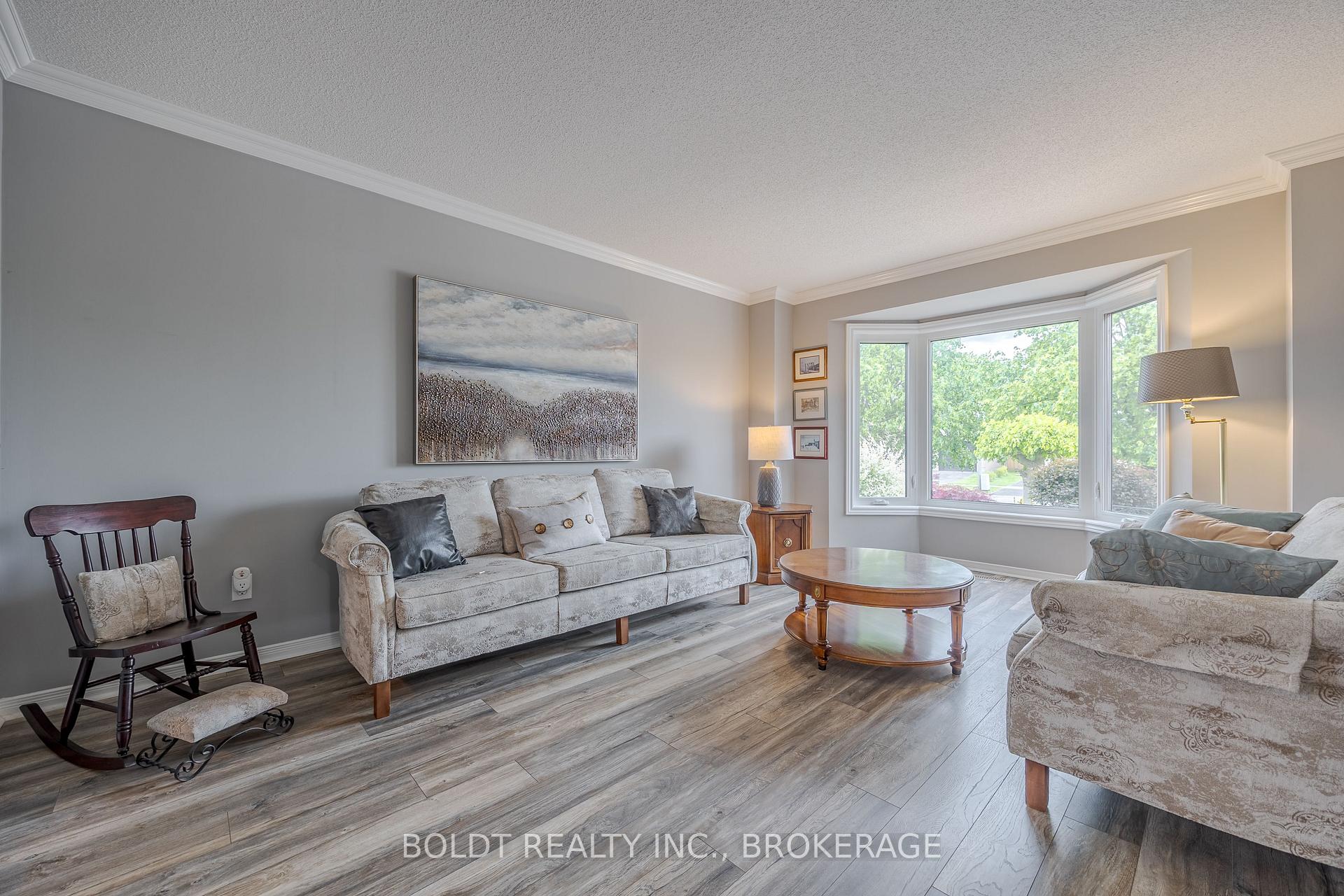 Photo 5 of 22 Westland Street, St. Catharines, Rykert/Vansickle — HOMEH