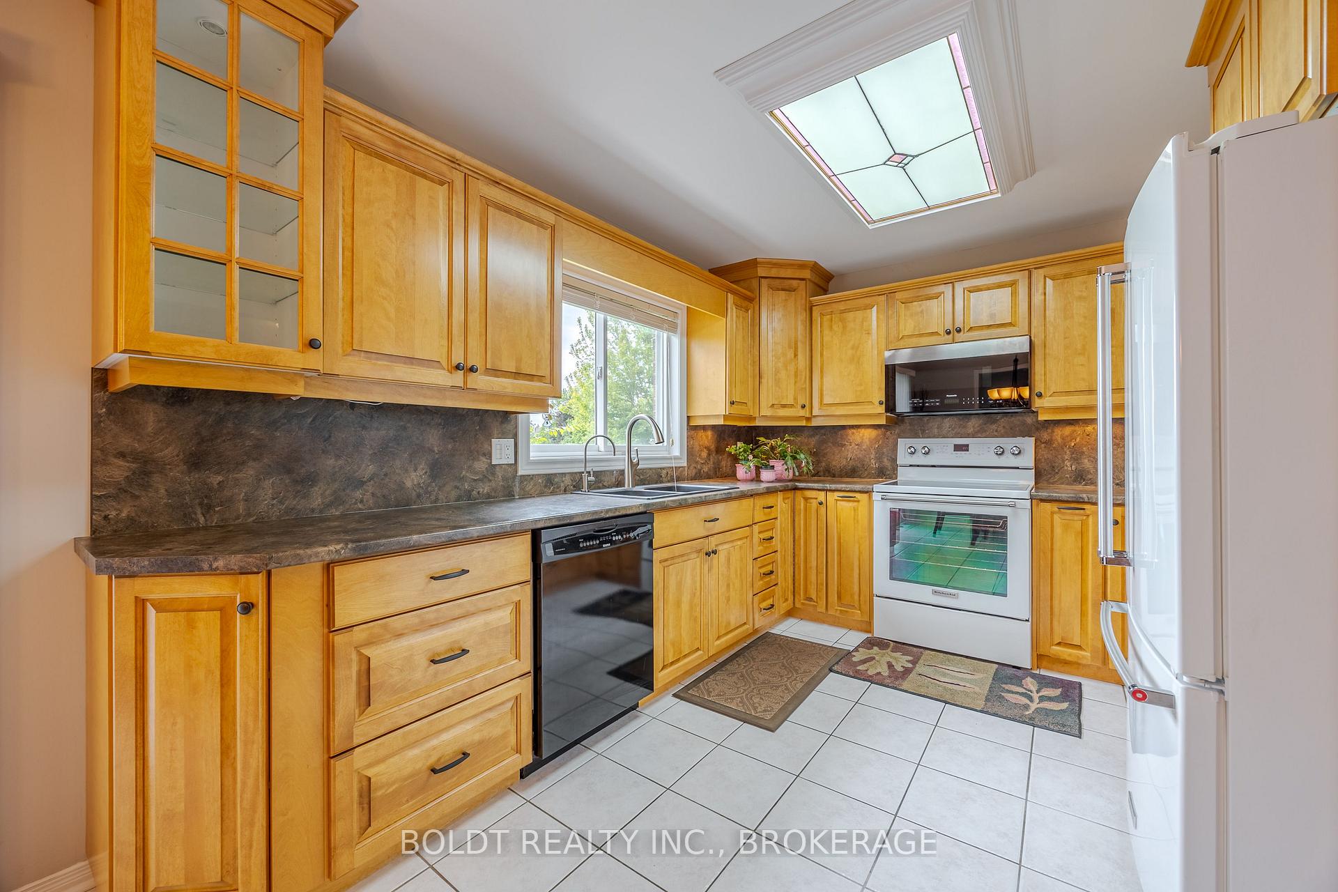 Photo 8 of 22 Westland Street, St. Catharines, Rykert/Vansickle — HOMEH