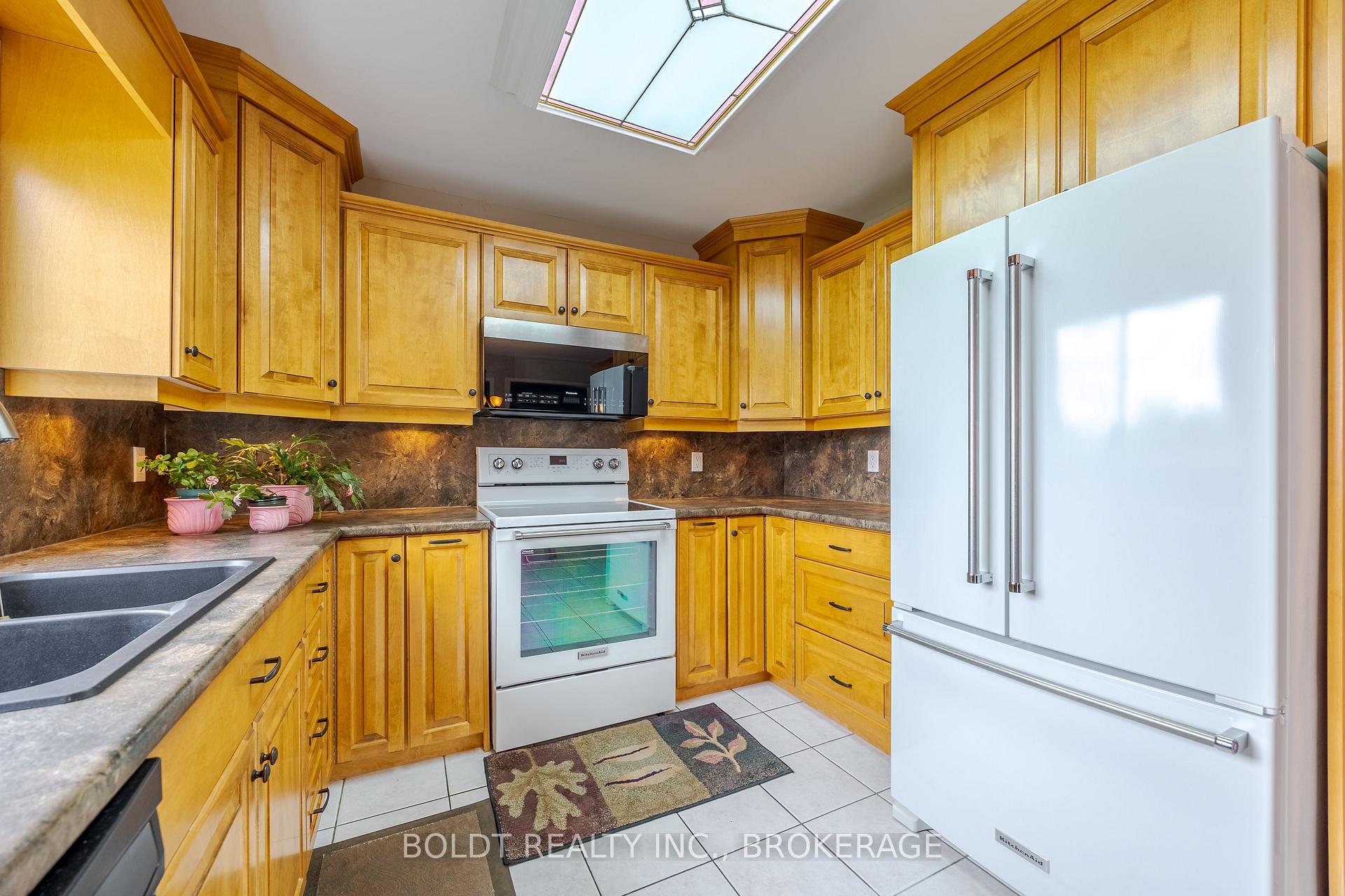 Photo 9 of 22 Westland Street, St. Catharines, Rykert/Vansickle — HOMEH