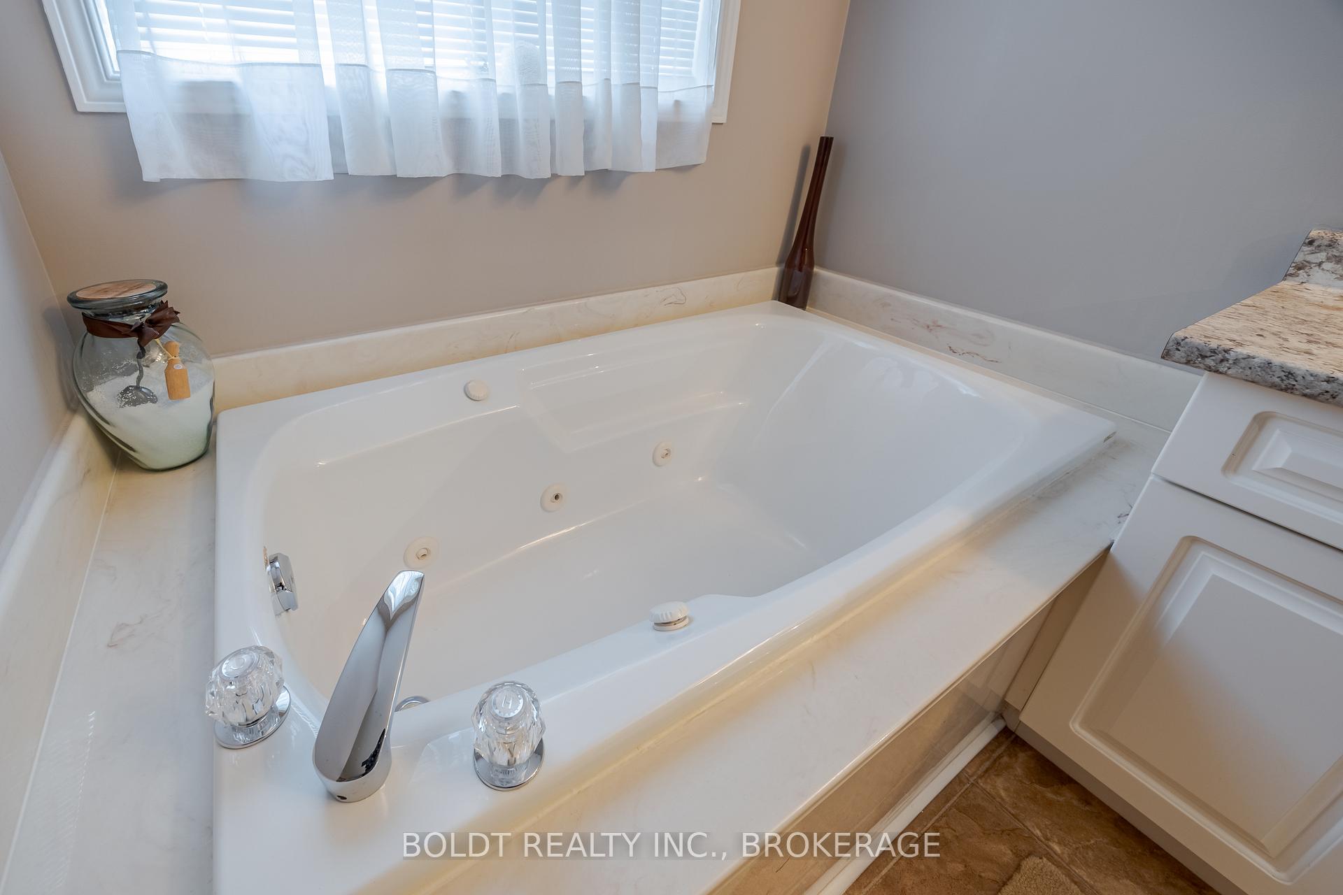 Photo 29 of 22 Westland Street, St. Catharines, Rykert/Vansickle — HOMEH