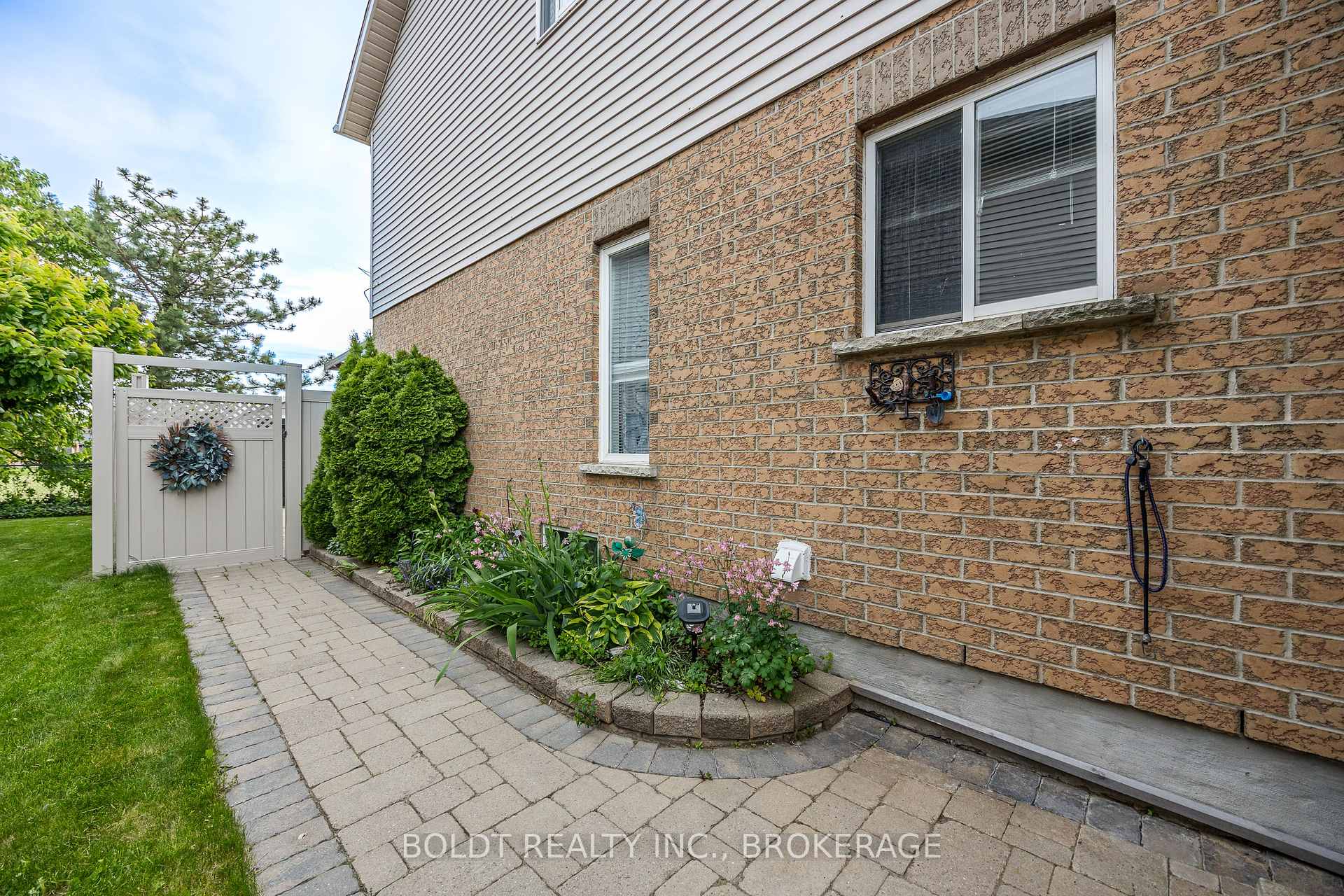 Photo 38 of 22 Westland Street, St. Catharines, Rykert/Vansickle — HOMEH