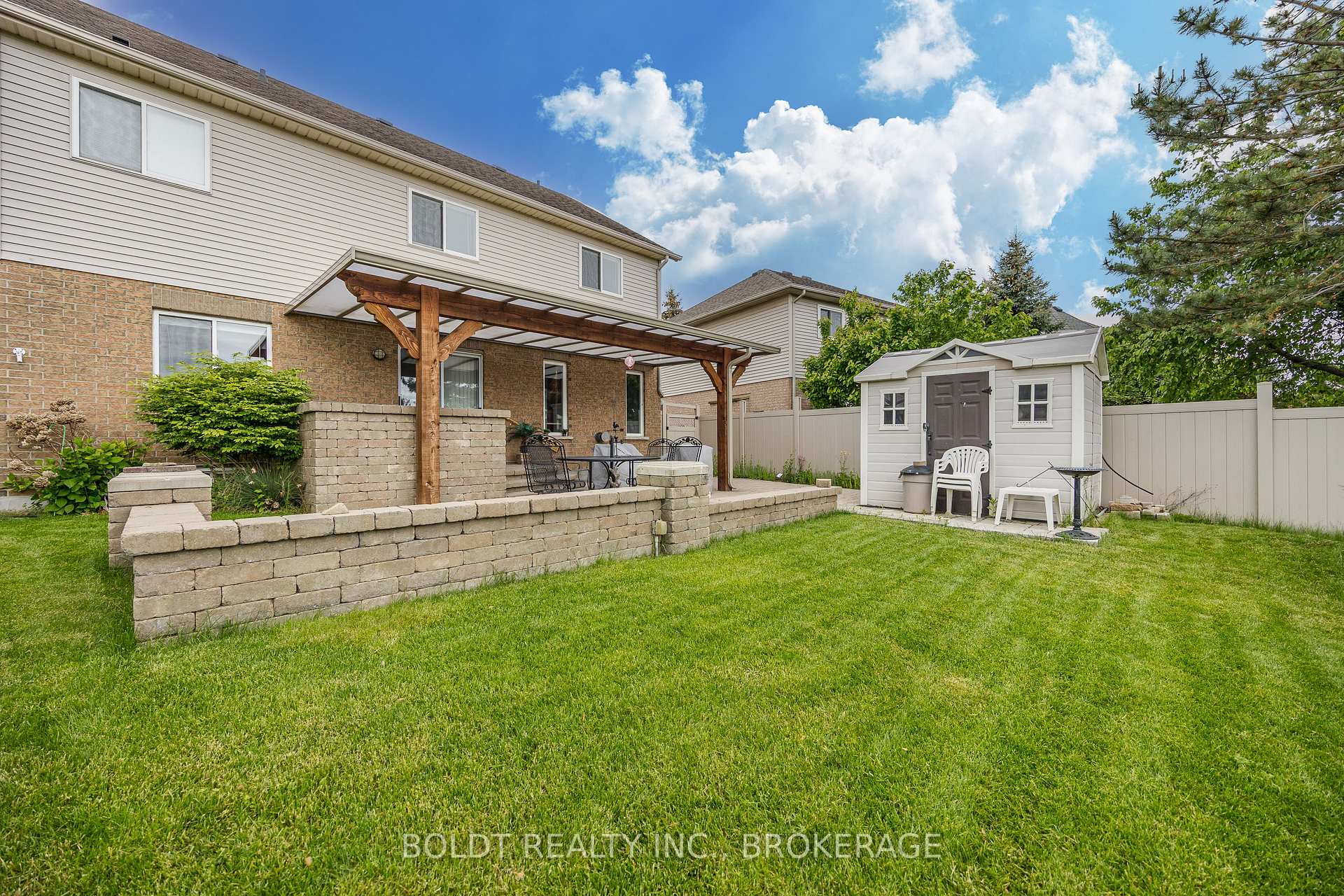 Photo 42 of 22 Westland Street, St. Catharines, Rykert/Vansickle — HOMEH