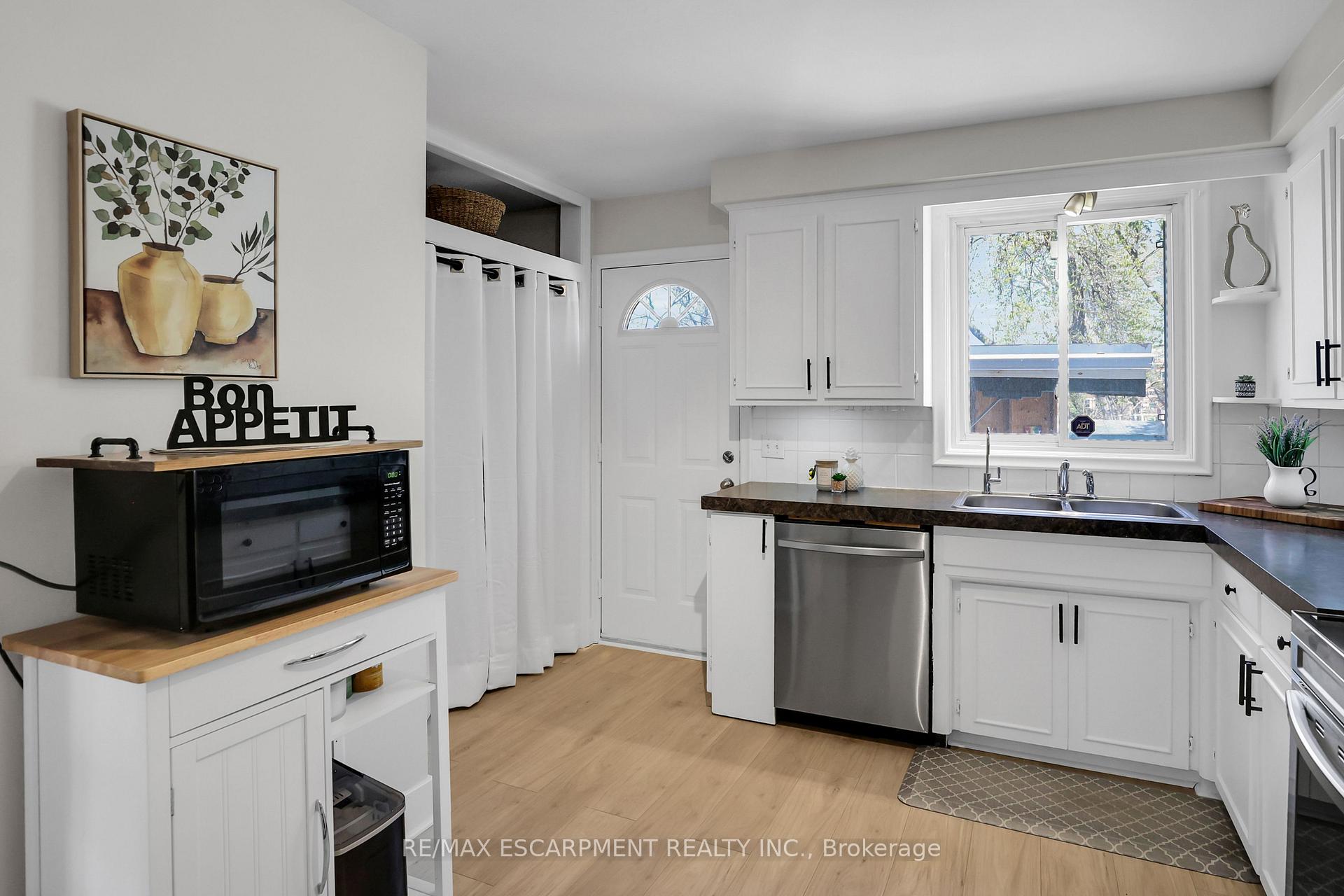 Photo 11 of 169 Beech Street, St. Catharines, Downtown — HOMEH