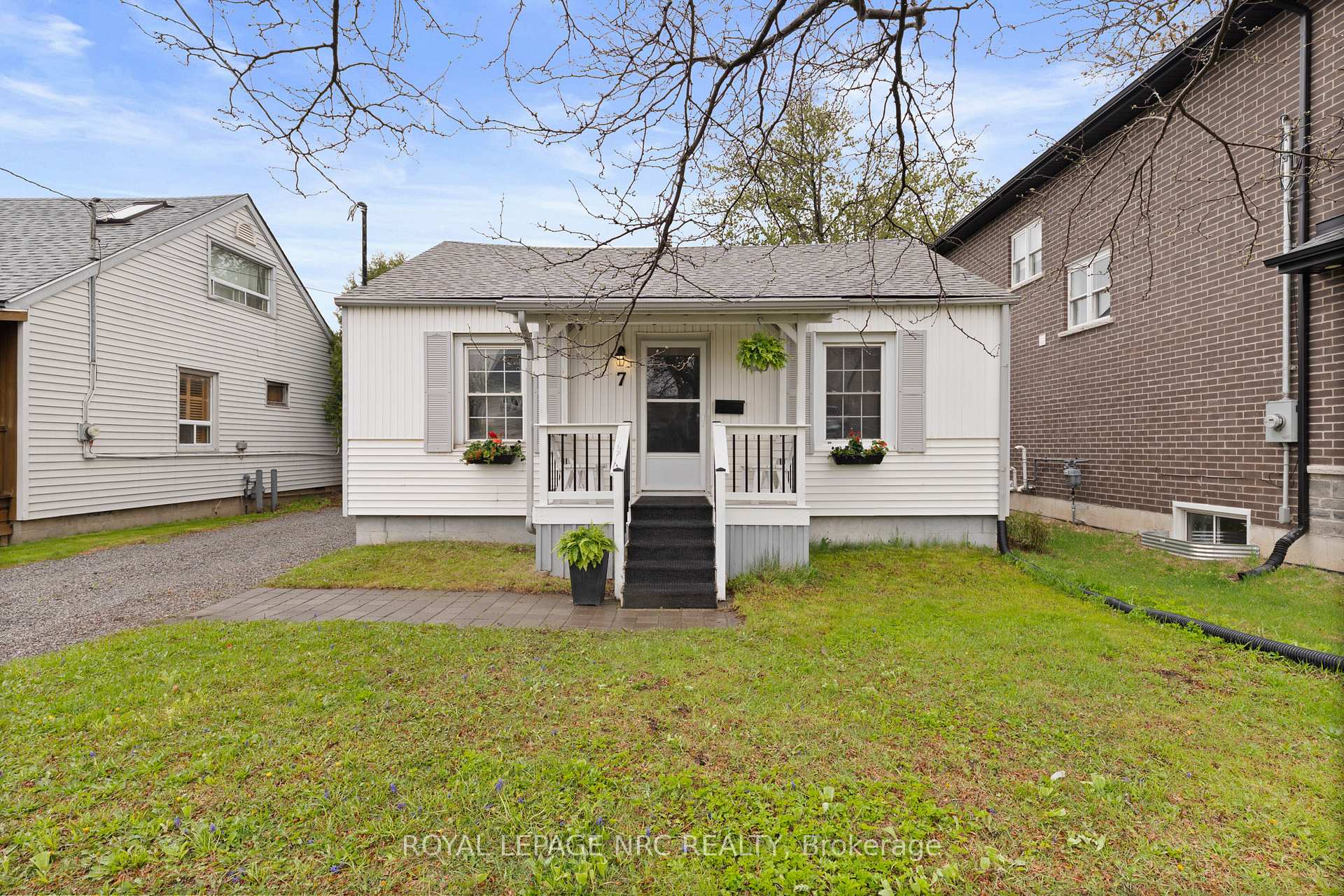 Photo 1 of 7 Lancaster Avenue, St. Catharines, E. Chester — HOMEH
