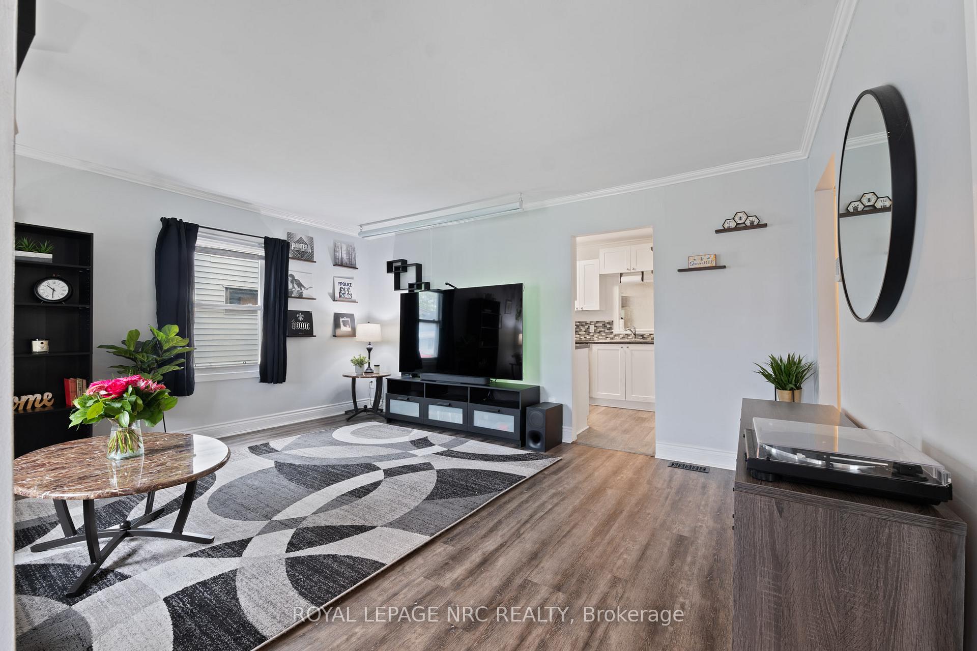 Photo 4 of 7 Lancaster Avenue, St. Catharines, E. Chester — HOMEH