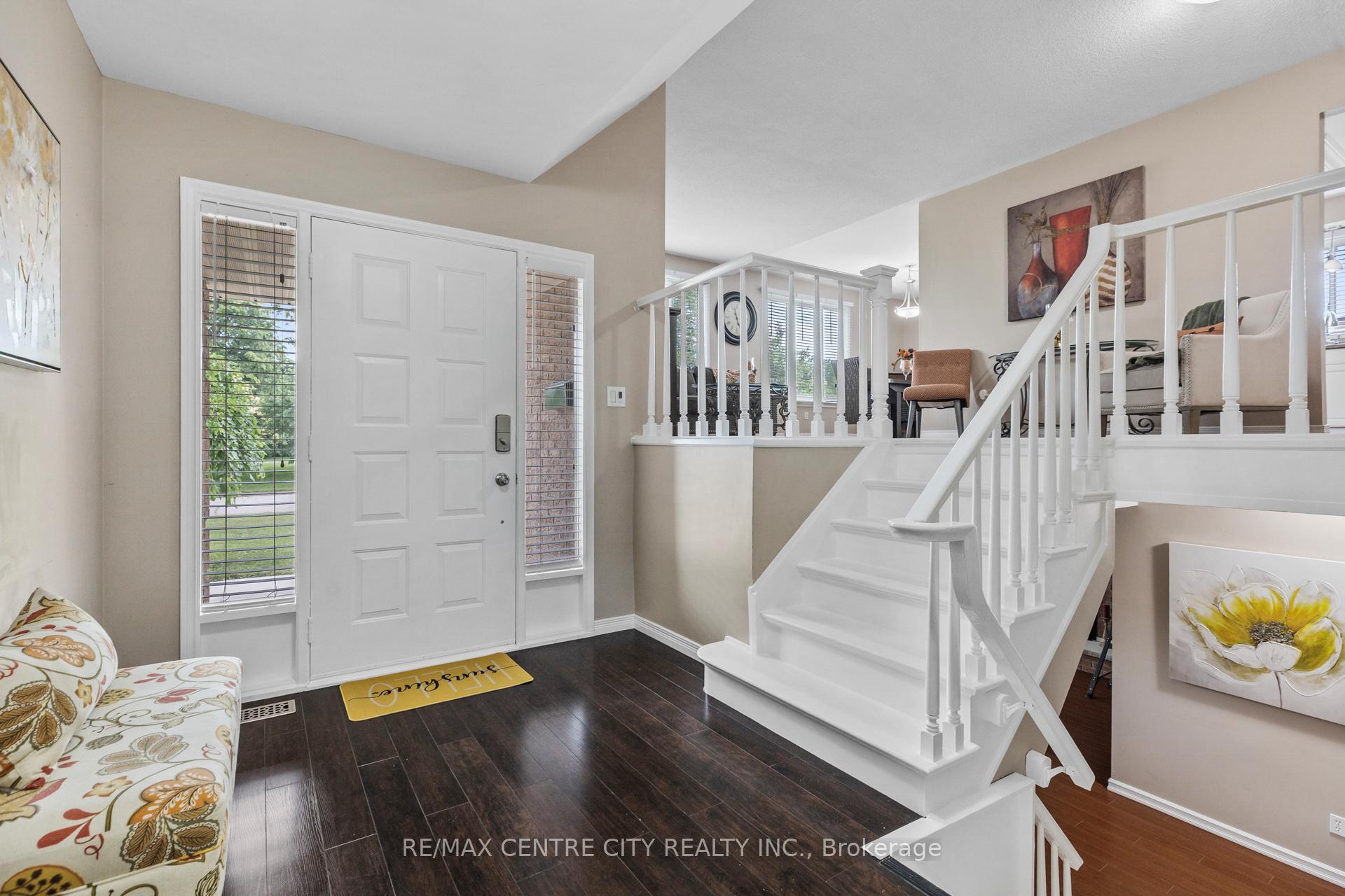 Photo 5 of 32 Lakeview Circle, St. Thomas — HOMEH