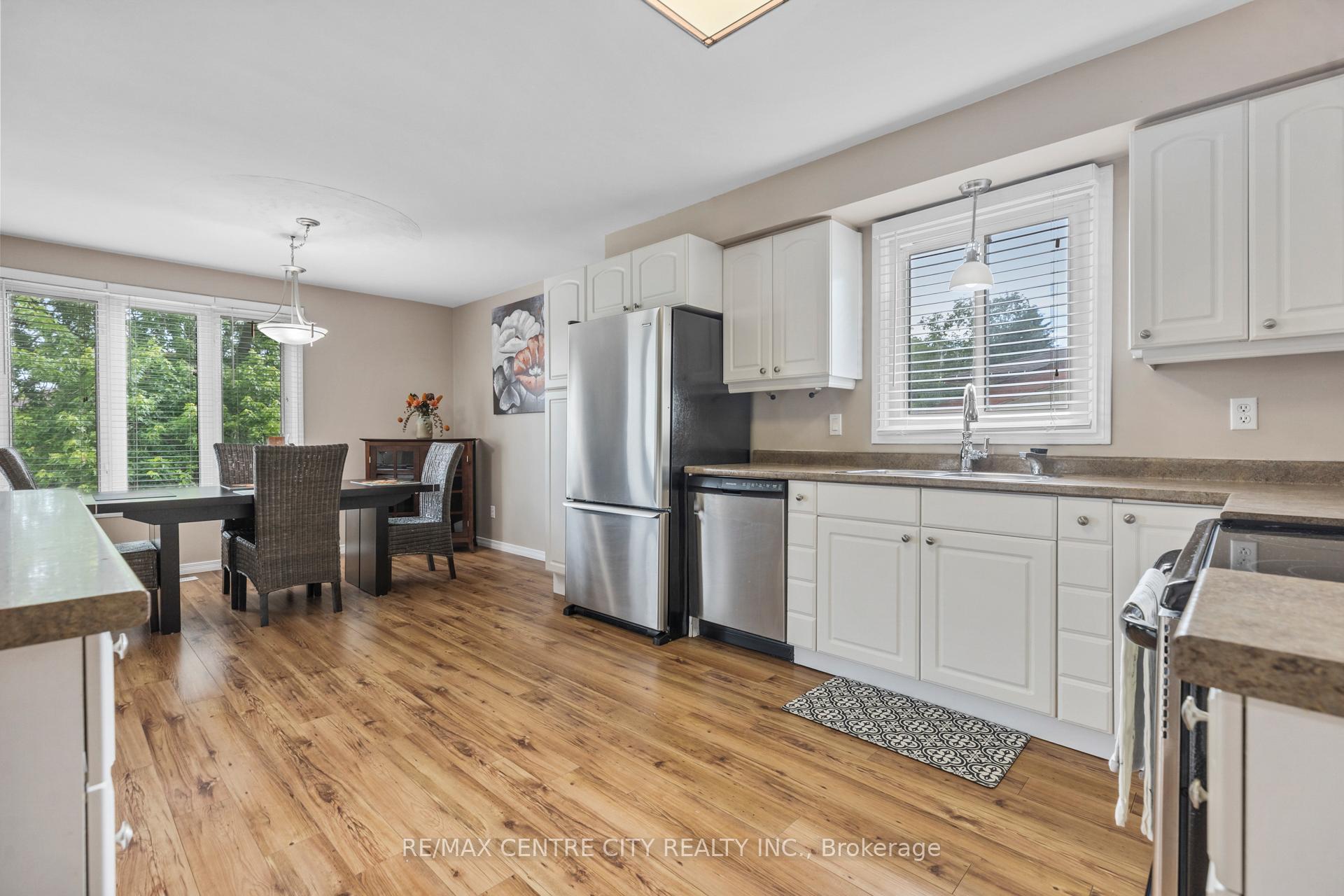 Photo 12 of 32 Lakeview Circle, St. Thomas — HOMEH
