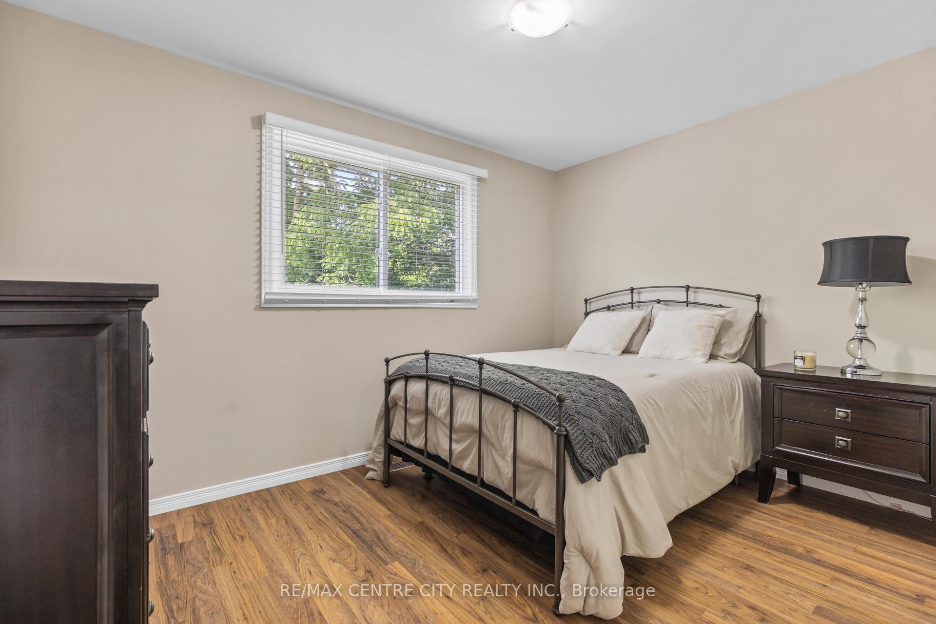 Photo 17 of 32 Lakeview Circle, St. Thomas — HOMEH