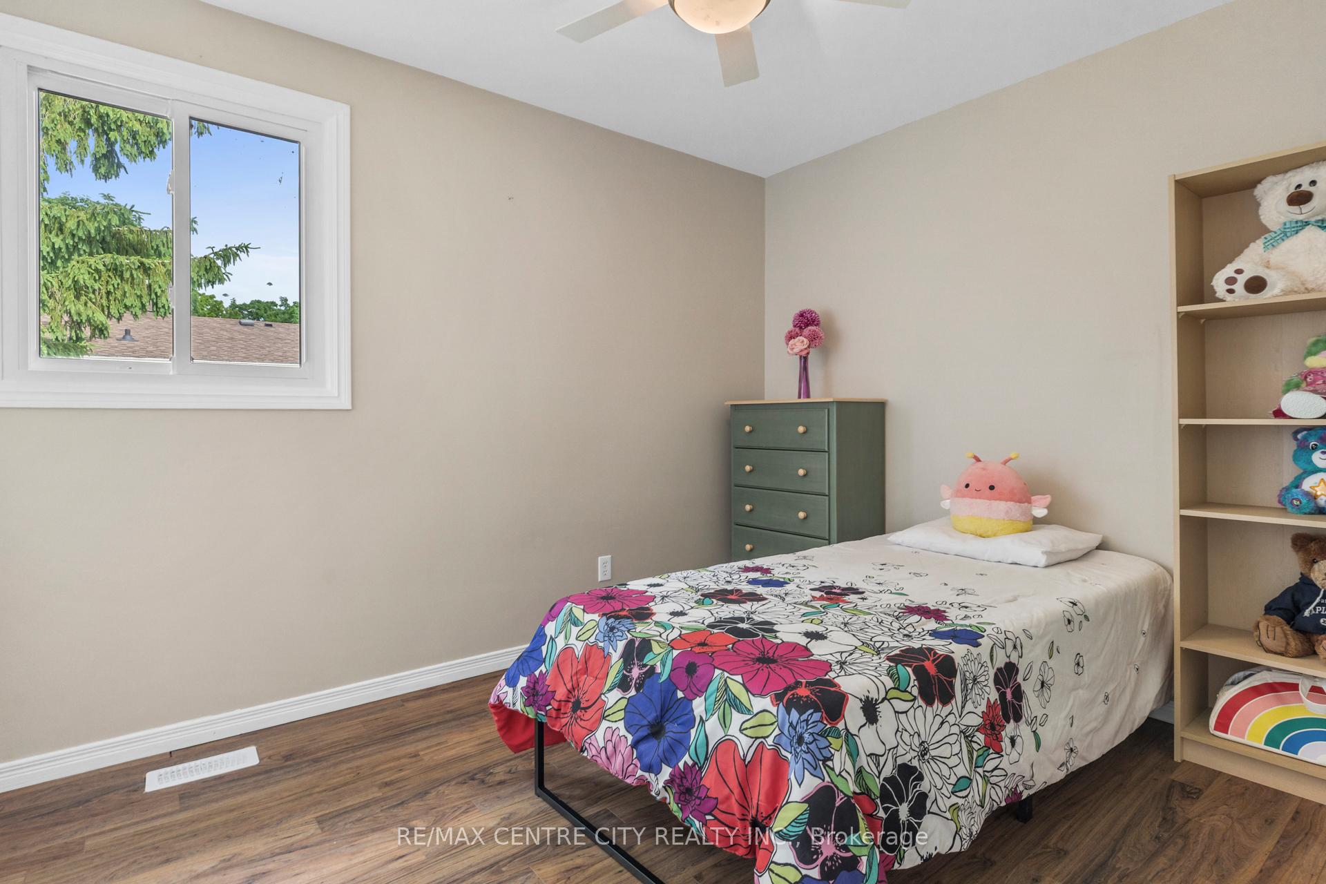 Photo 18 of 32 Lakeview Circle, St. Thomas — HOMEH