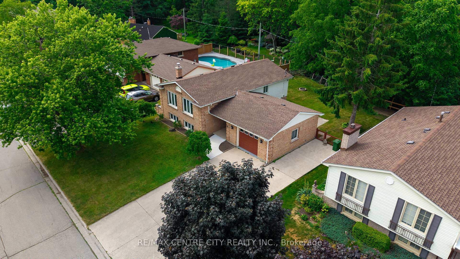Photo 27 of 32 Lakeview Circle, St. Thomas — HOMEH