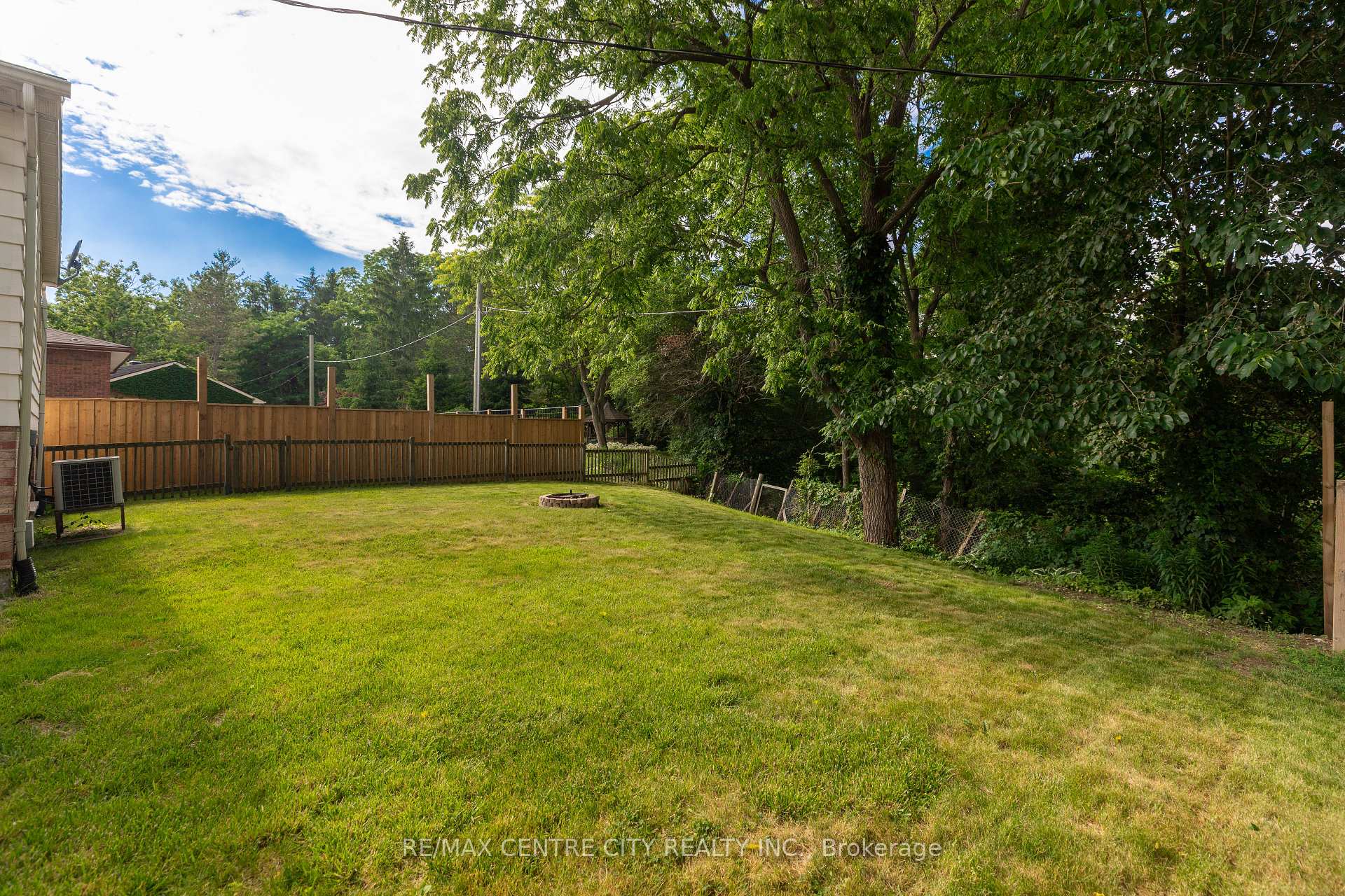 Photo 32 of 32 Lakeview Circle, St. Thomas — HOMEH