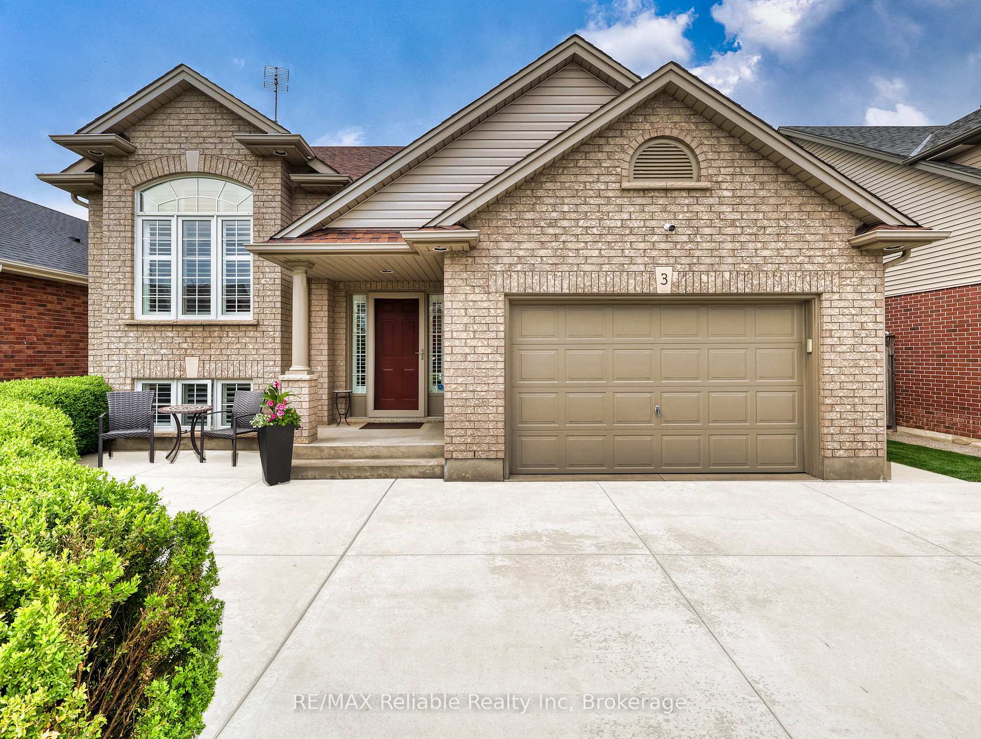Photo 1 of 3 Montrose Street, St. Catharines, Rykert/Vansickle — HOMEH