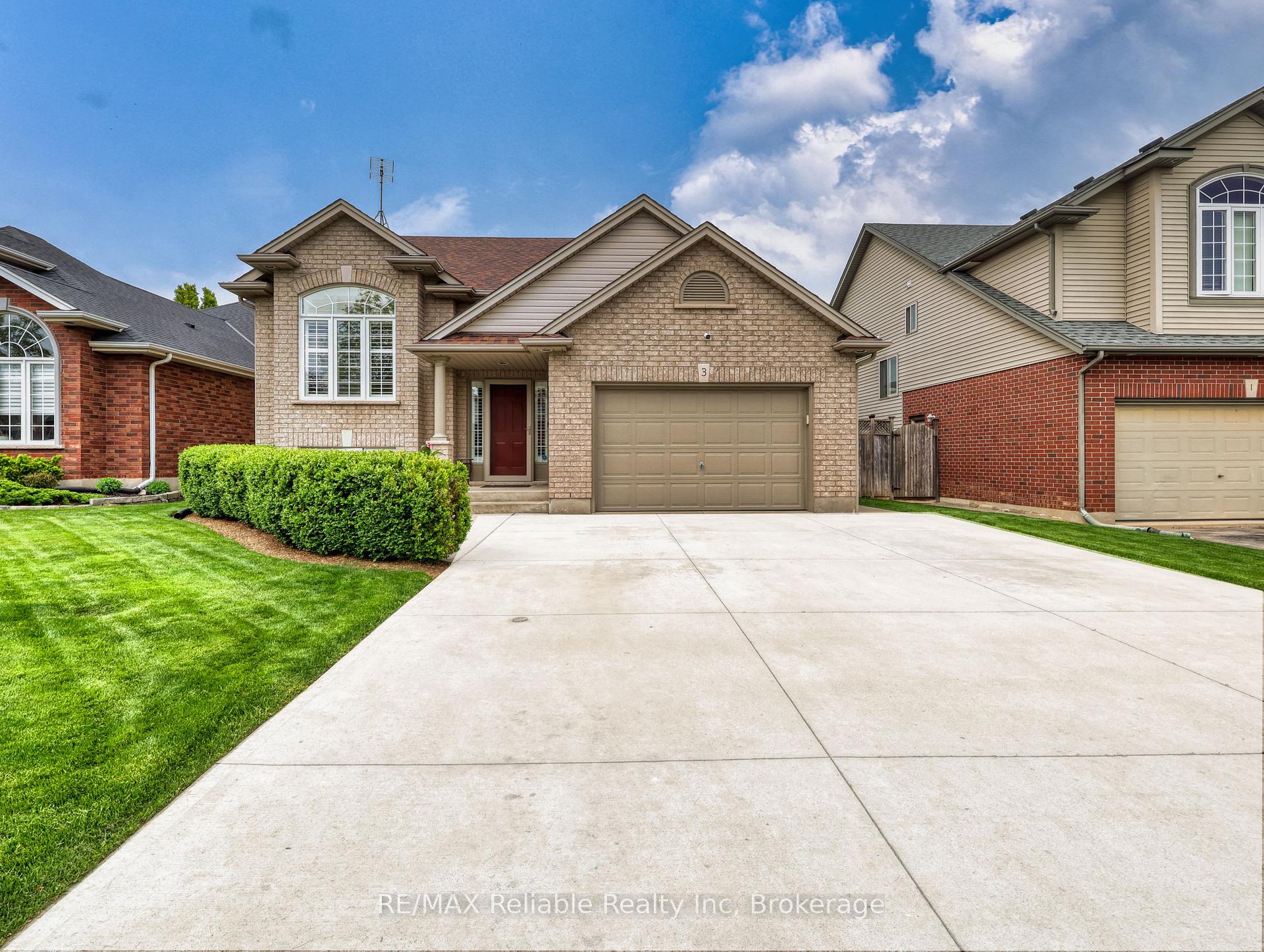 Photo 2 of 3 Montrose Street, St. Catharines, Rykert/Vansickle — HOMEH