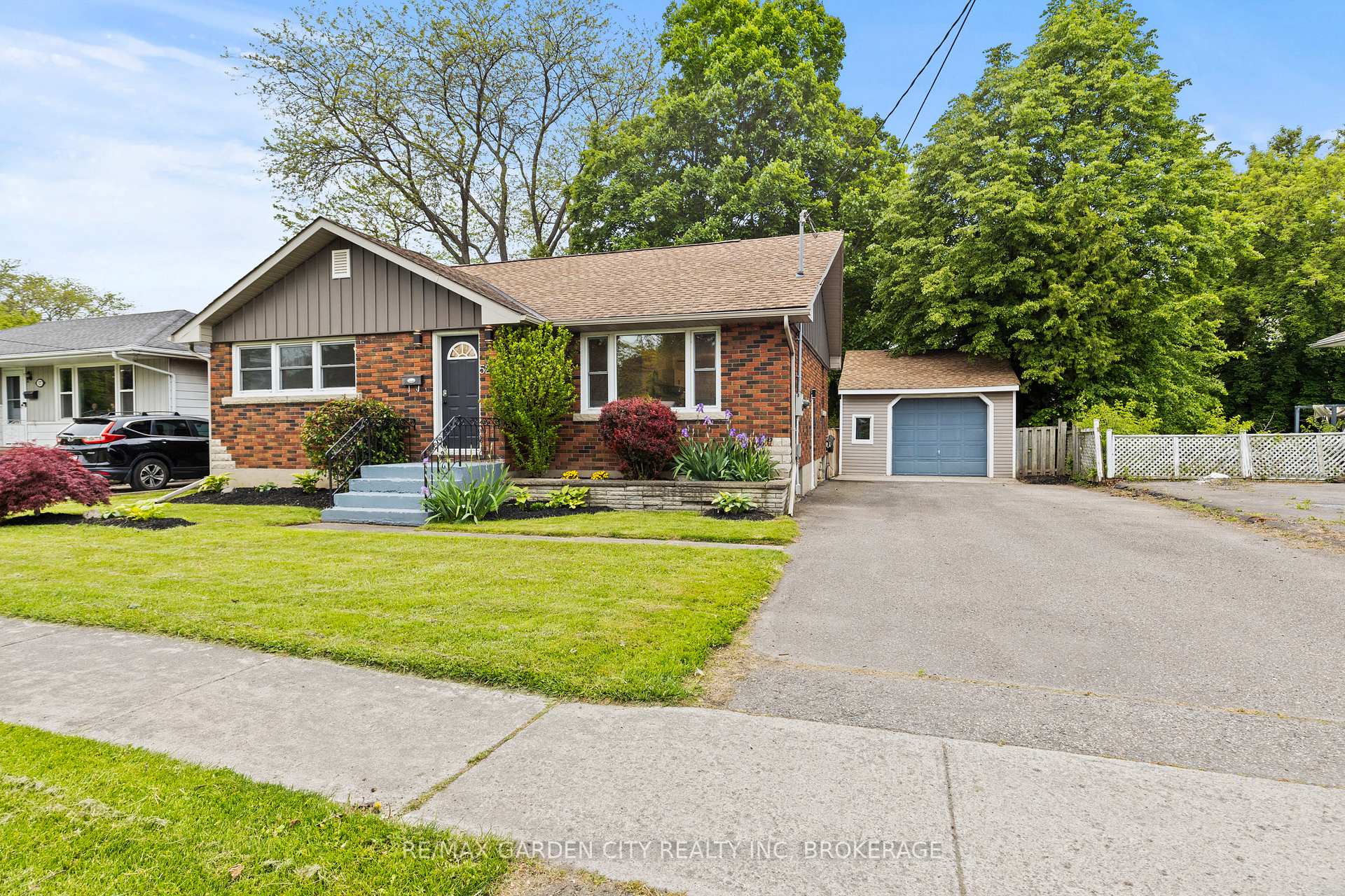 Photo 2 of 529 Bunting Road, St. Catharines, Bunting/Linwell — HOMEH