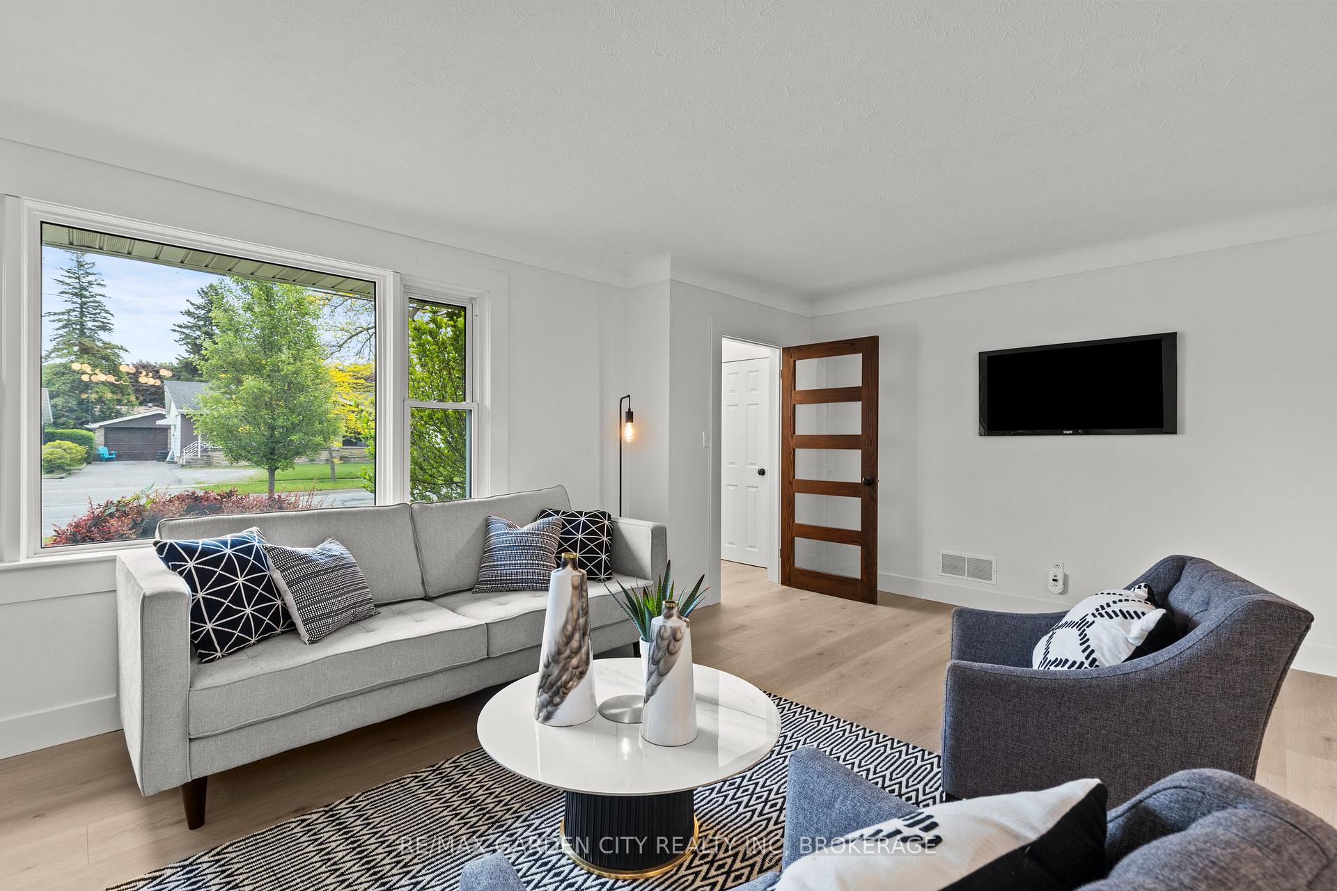 Photo 5 of 529 Bunting Road, St. Catharines, Bunting/Linwell — HOMEH