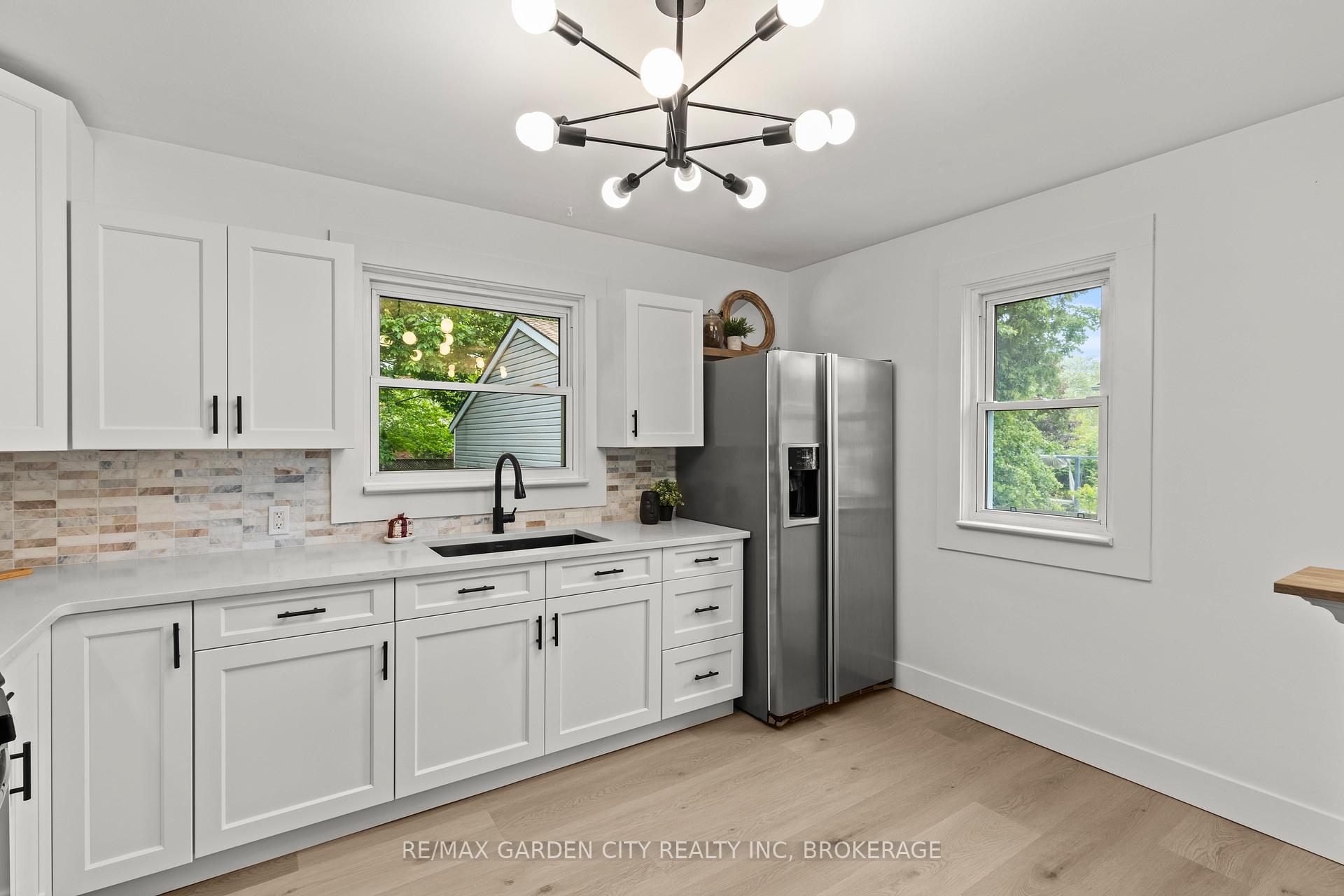 Photo 11 of 529 Bunting Road, St. Catharines, Bunting/Linwell — HOMEH