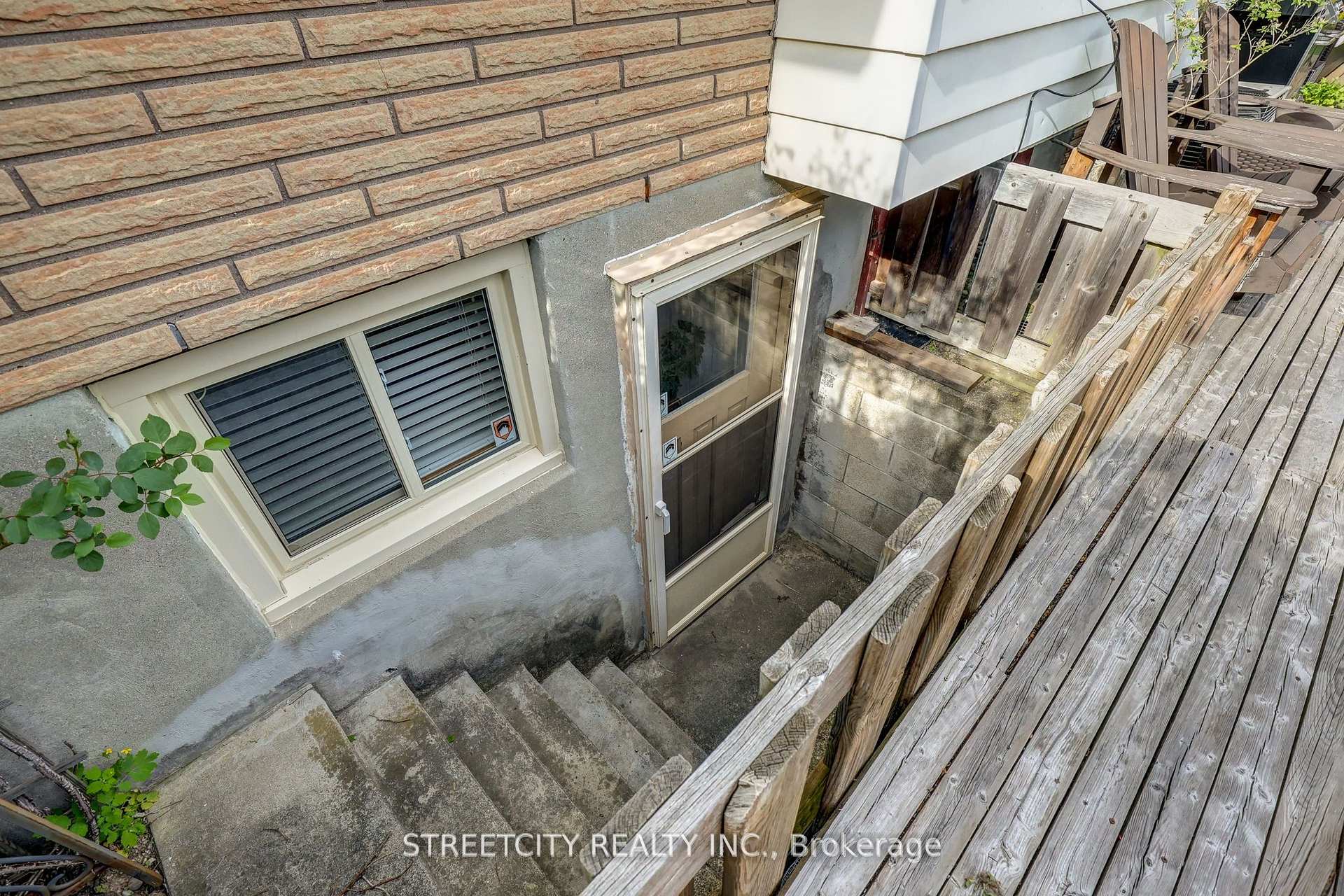 Photo 5 of 531 Elm Street, St. Thomas — HOMEH