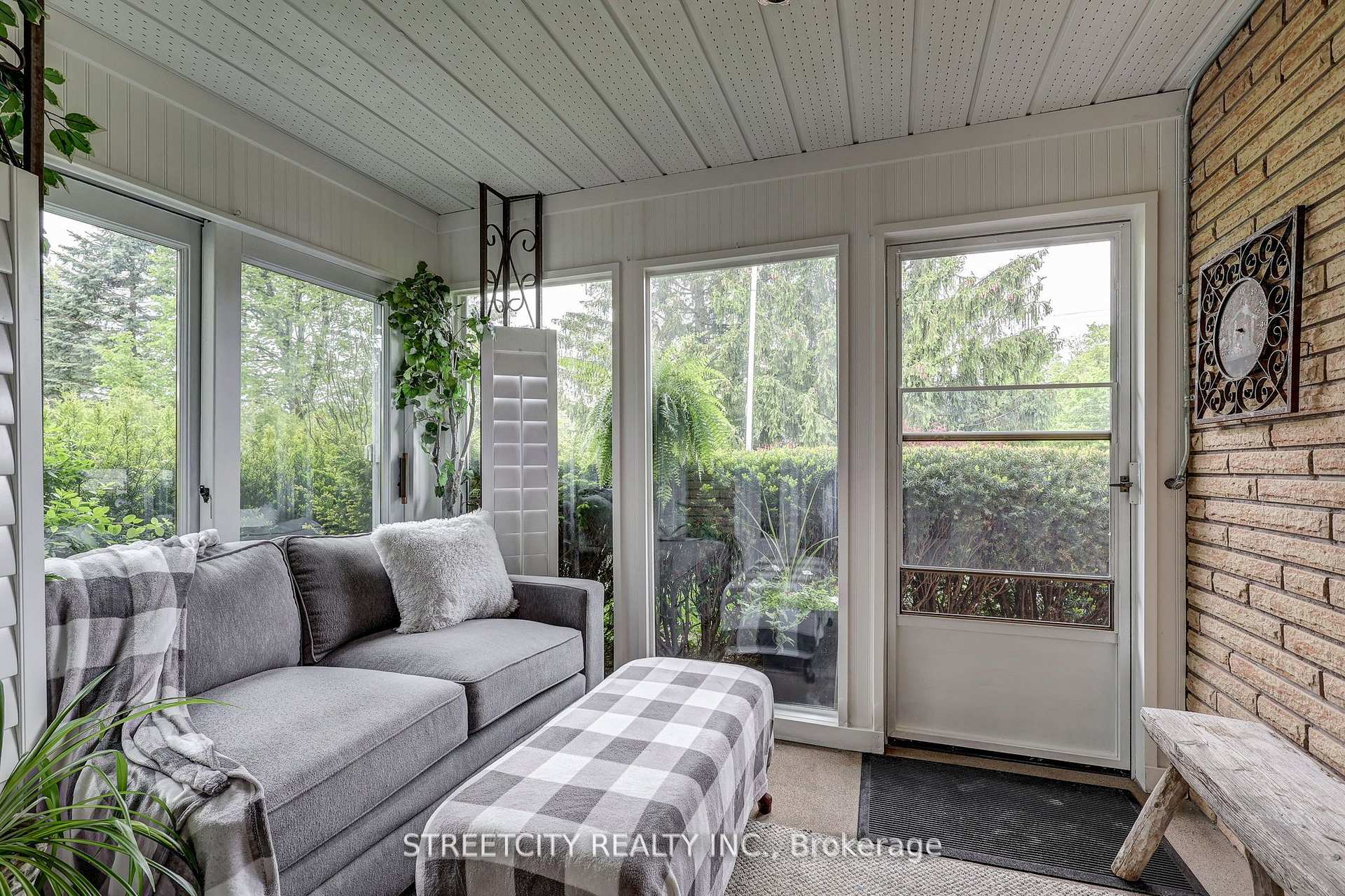 Photo 6 of 531 Elm Street, St. Thomas — HOMEH