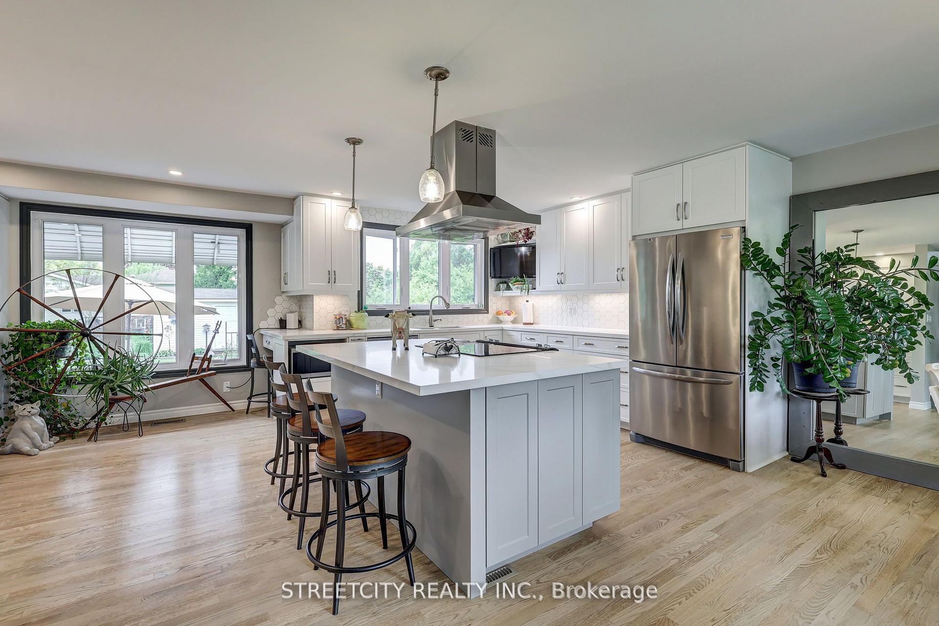 Photo 12 of 531 Elm Street, St. Thomas — HOMEH
