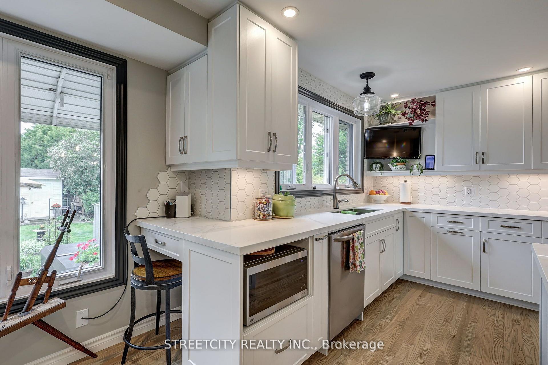 Photo 16 of 531 Elm Street, St. Thomas — HOMEH
