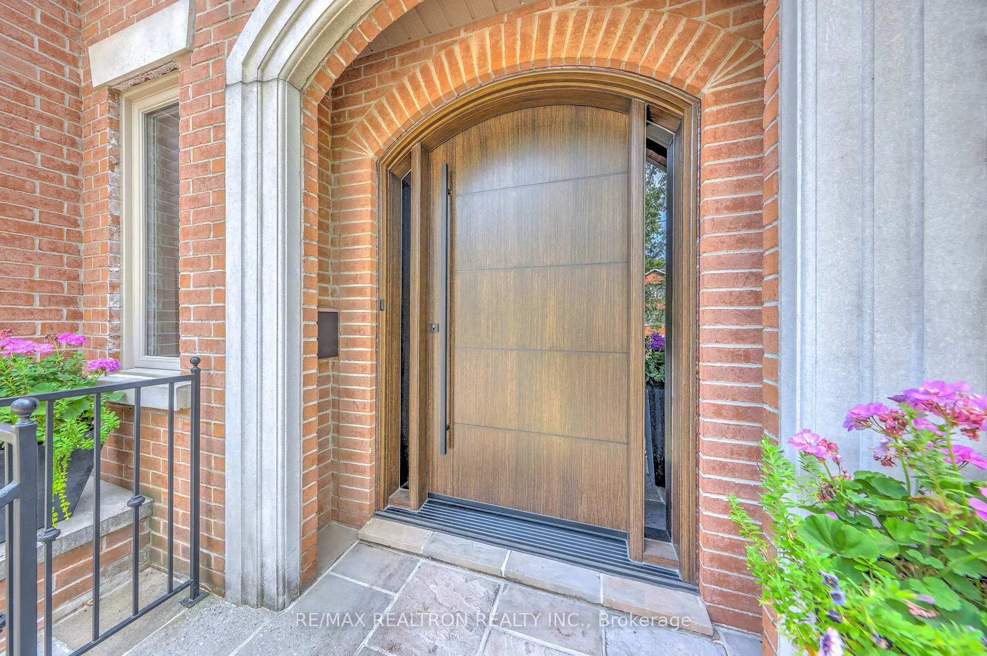 Photo 2 of 535 Brookdale Avenue, Toronto, Bedford Park-Nortown — HOMEH
