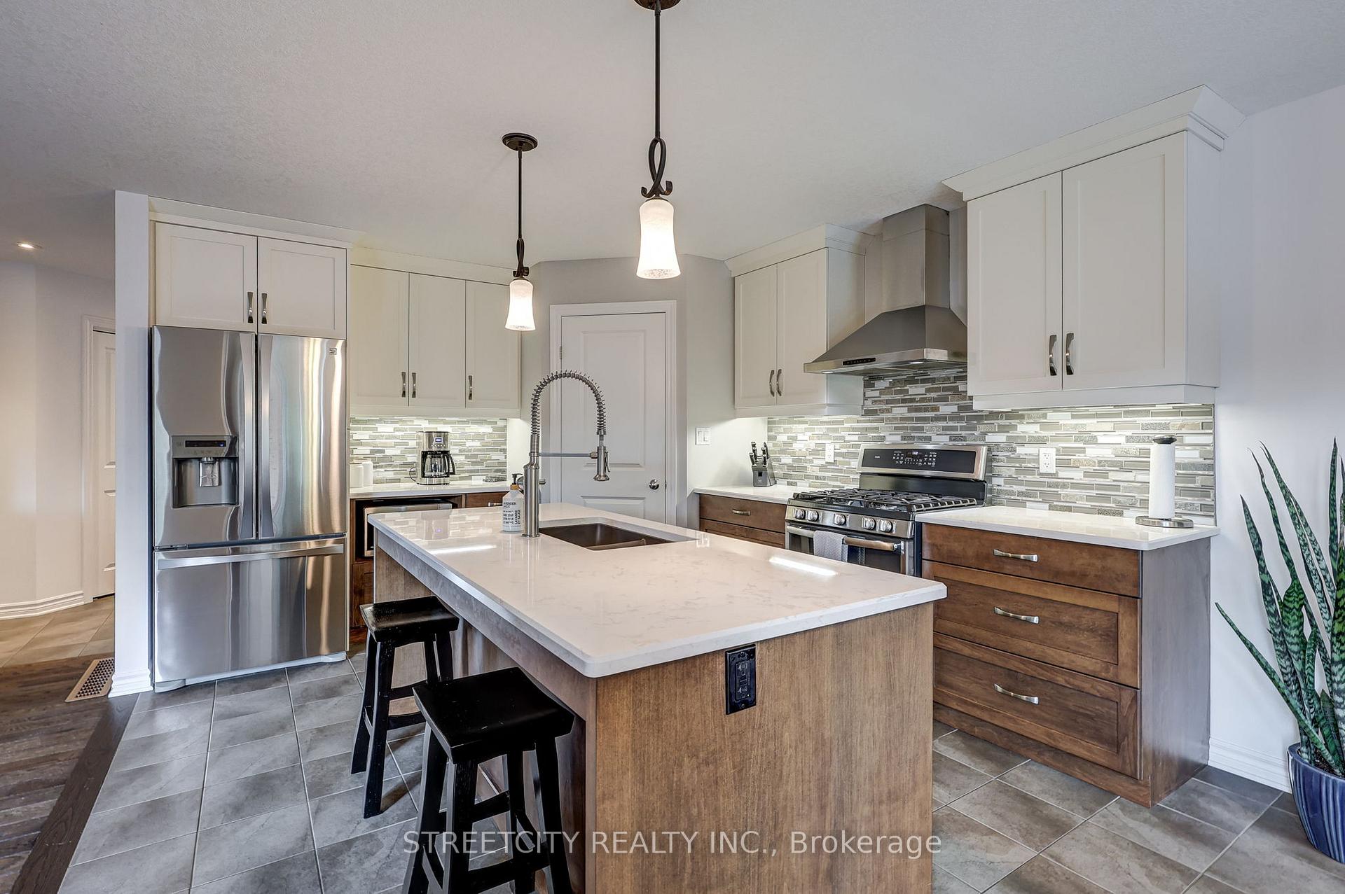 Photo 5 of 101 Peach Tree Boulevard, St. Thomas — HOMEH