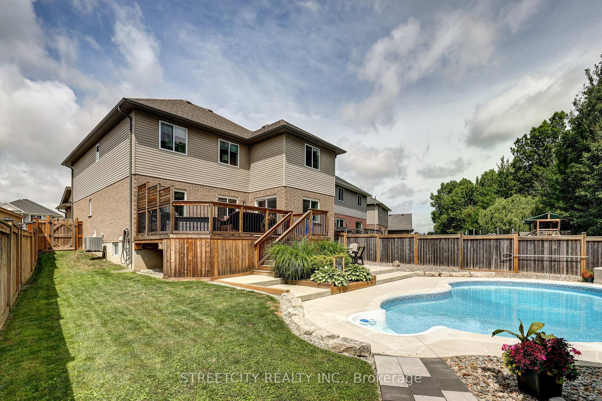 Photo 27 of 101 Peach Tree Boulevard, St. Thomas — HOMEH