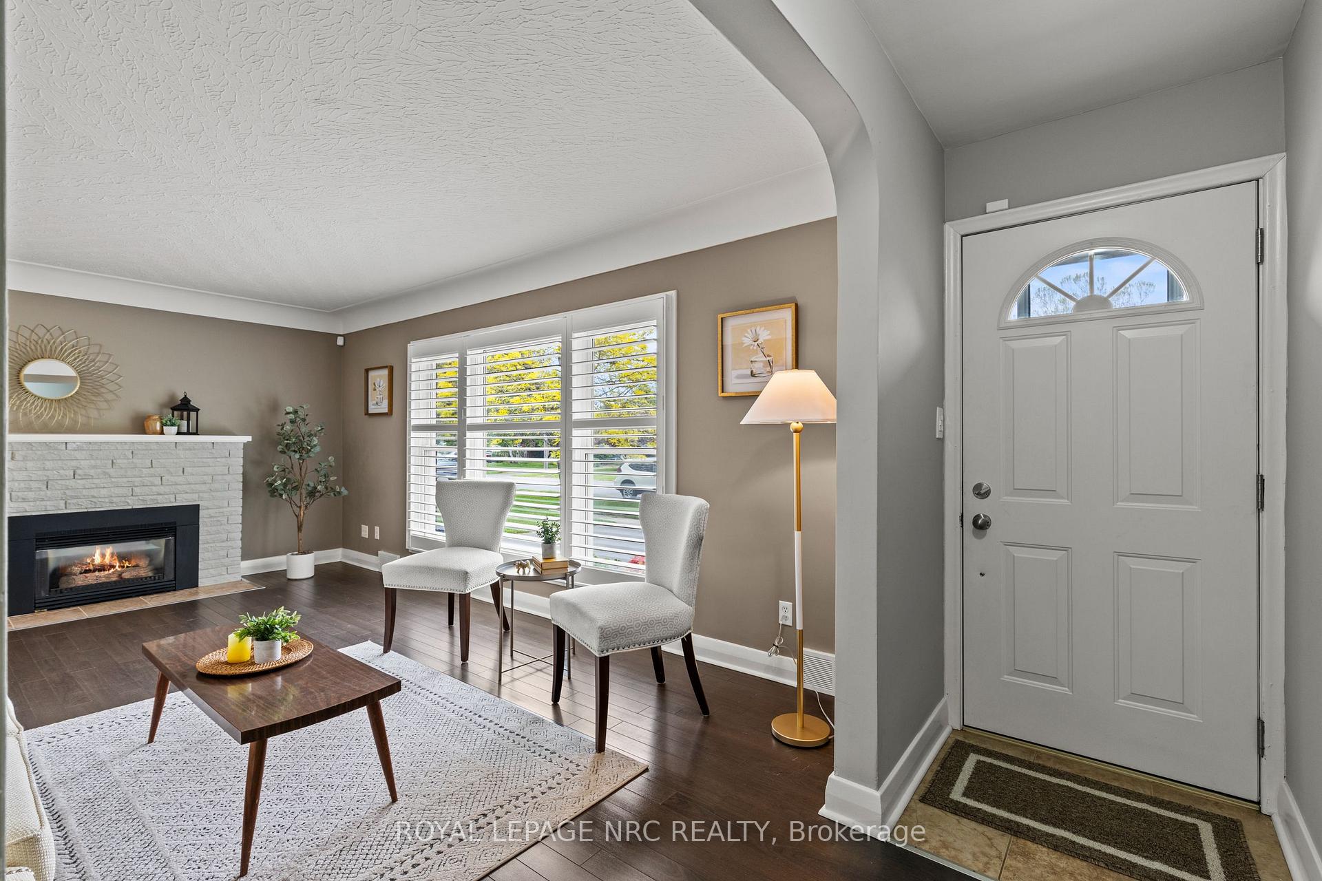 Photo 5 of 10 Whiteoak Drive, St. Catharines, Bunting/Linwell — HOMEH