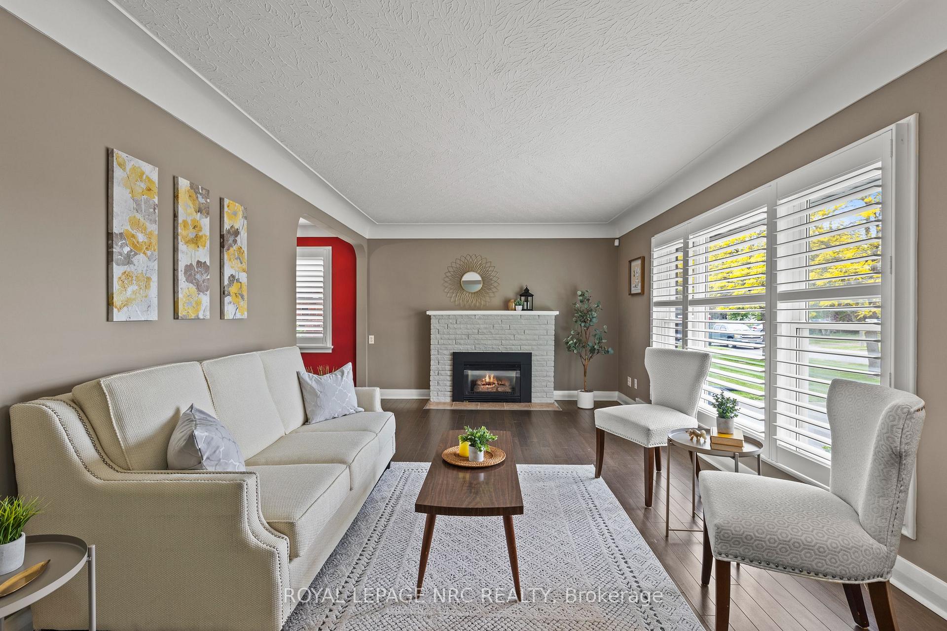 Photo 6 of 10 Whiteoak Drive, St. Catharines, Bunting/Linwell — HOMEH