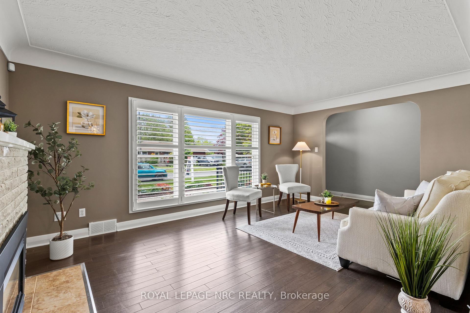 Photo 7 of 10 Whiteoak Drive, St. Catharines, Bunting/Linwell — HOMEH