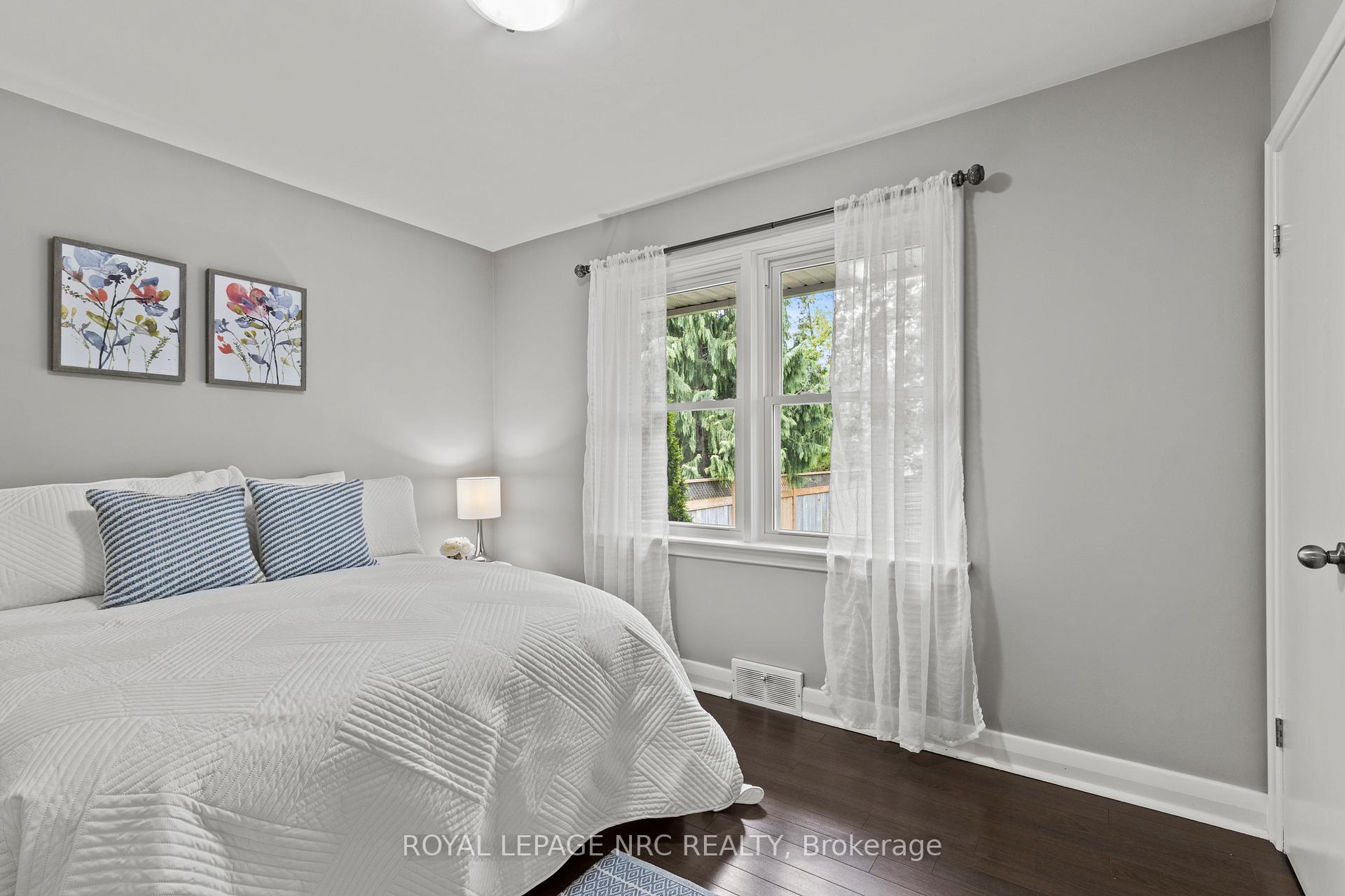 Photo 16 of 10 Whiteoak Drive, St. Catharines, Bunting/Linwell — HOMEH