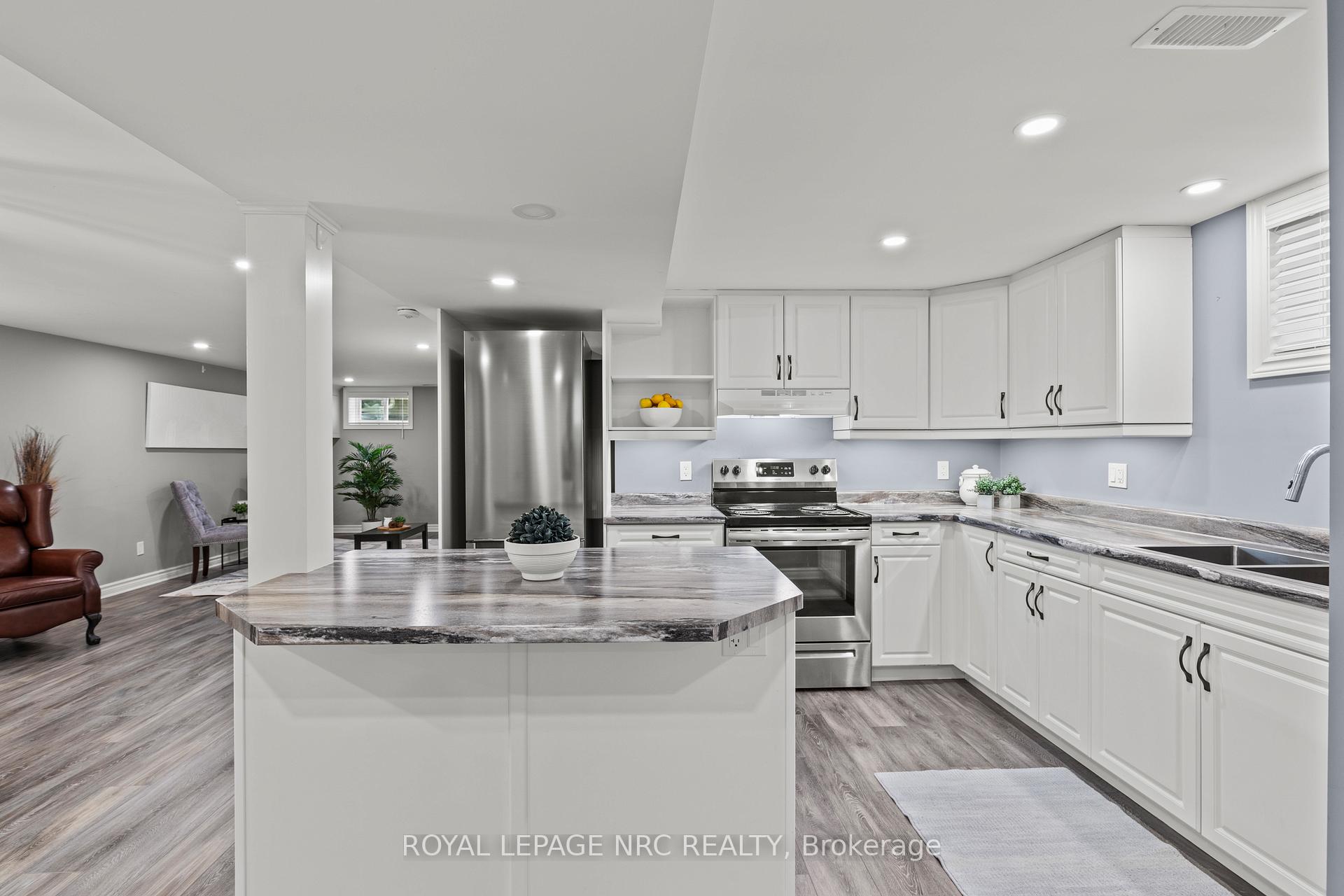Photo 22 of 10 Whiteoak Drive, St. Catharines, Bunting/Linwell — HOMEH