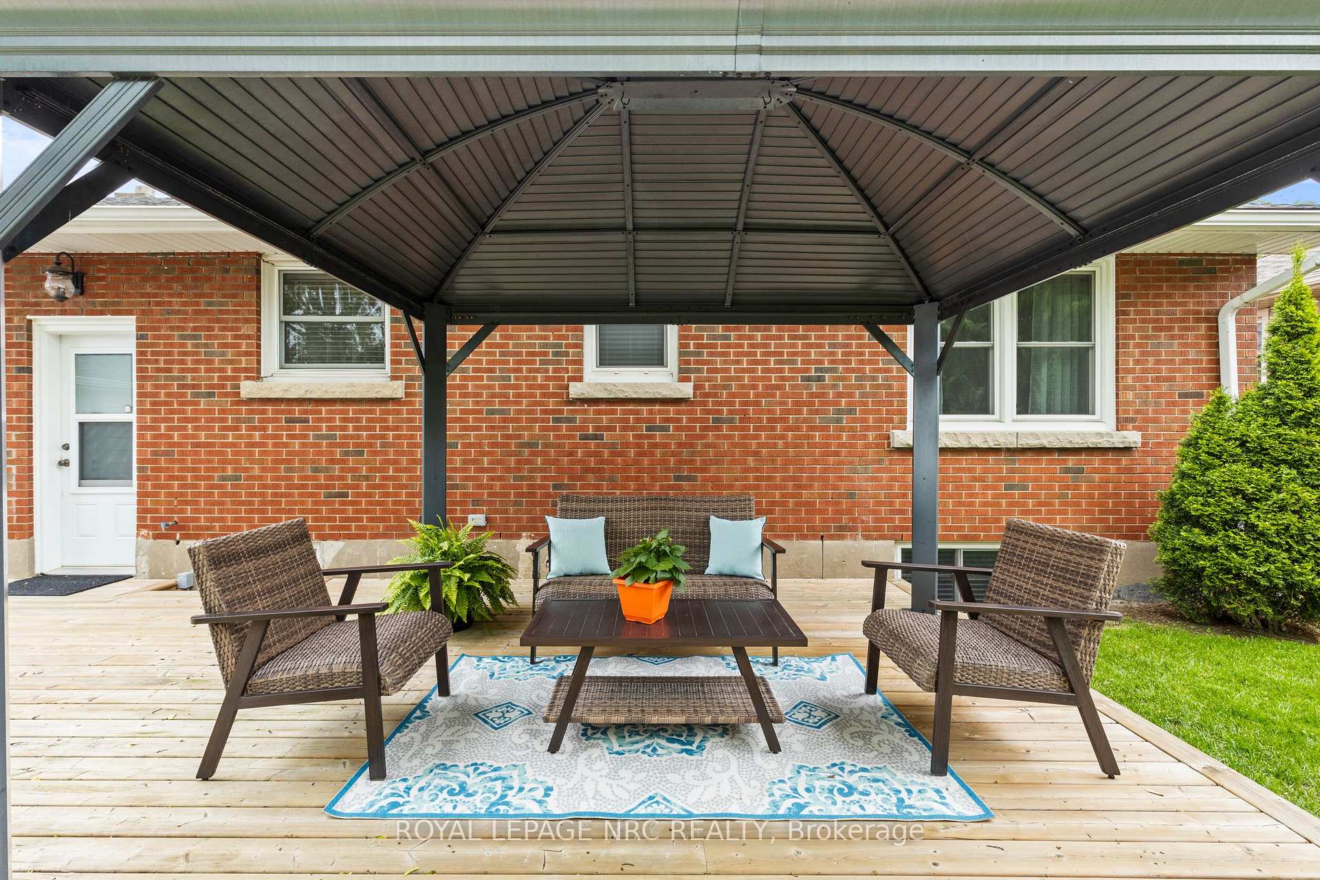 Photo 35 of 10 Whiteoak Drive, St. Catharines, Bunting/Linwell — HOMEH
