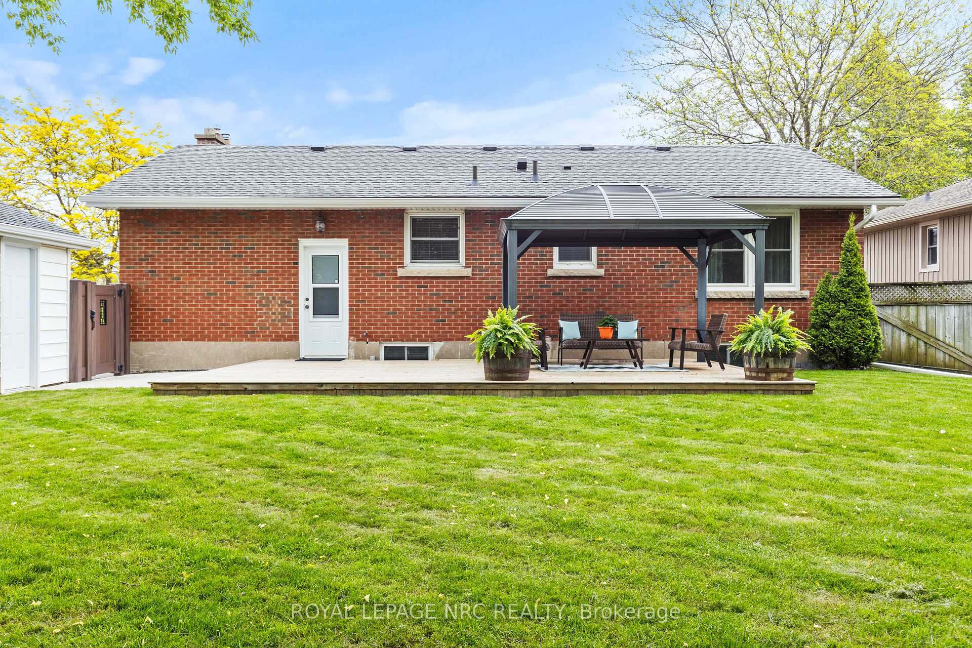 Photo 36 of 10 Whiteoak Drive, St. Catharines, Bunting/Linwell — HOMEH