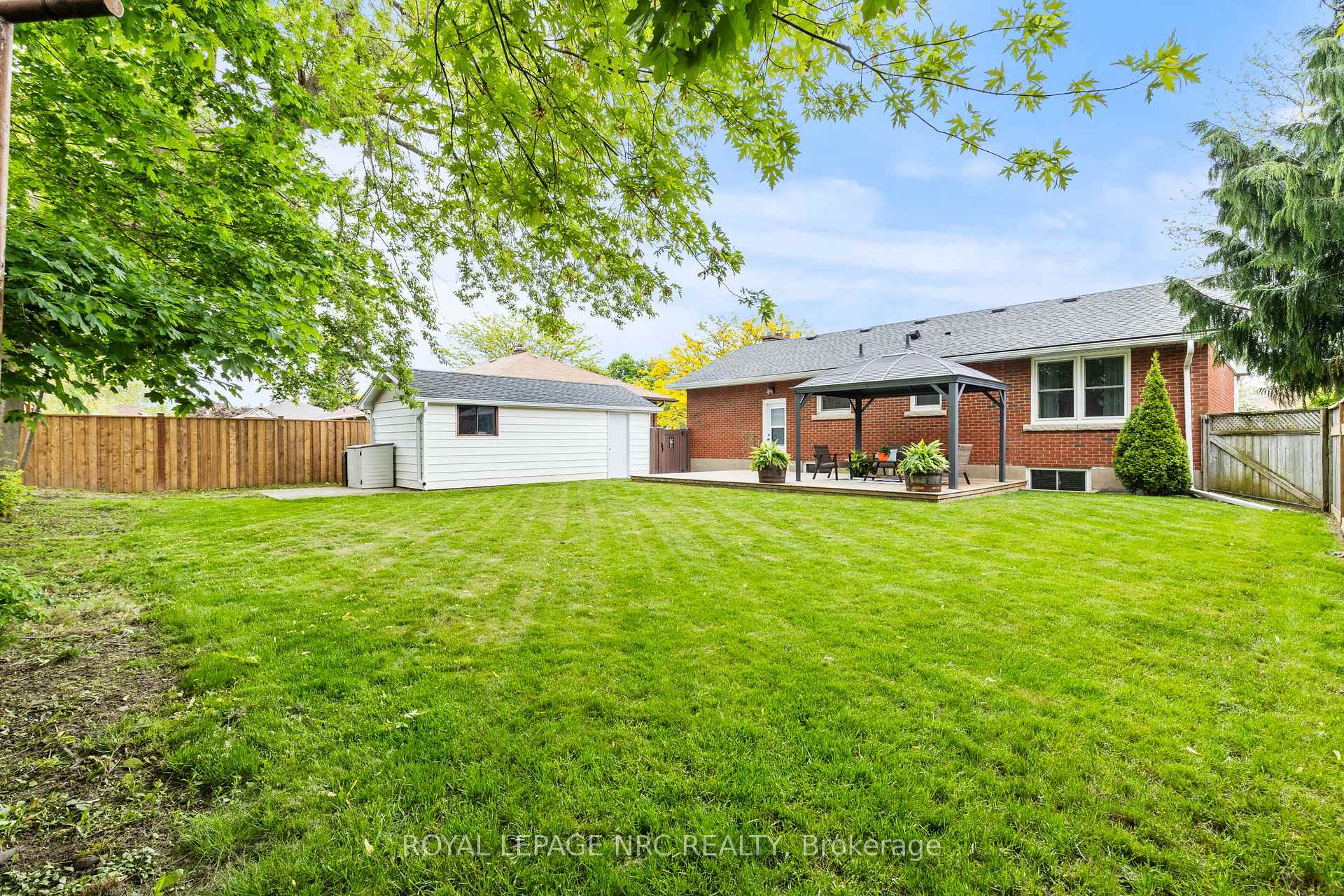 Photo 37 of 10 Whiteoak Drive, St. Catharines, Bunting/Linwell — HOMEH