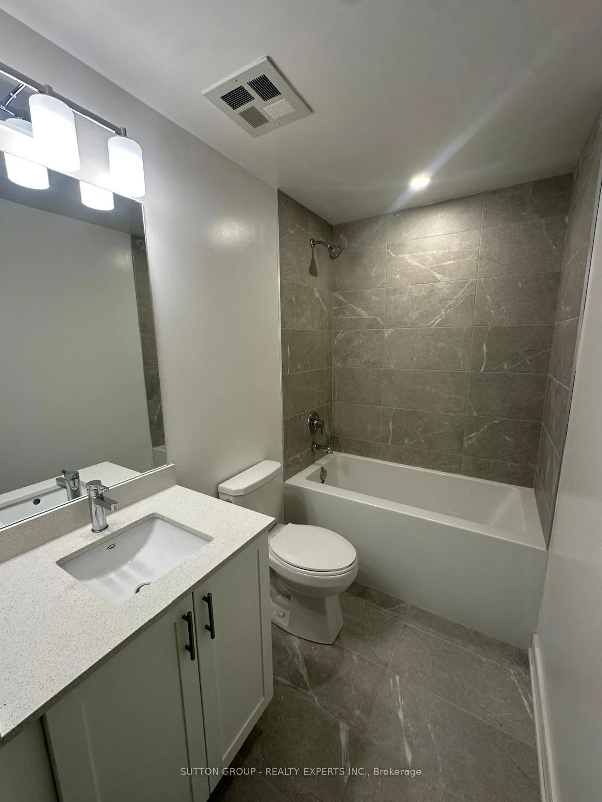 Photo 8 of Unit B1002, 715 Davis Drive, Newmarket, Huron Heights-Leslie Valley — HOMEH