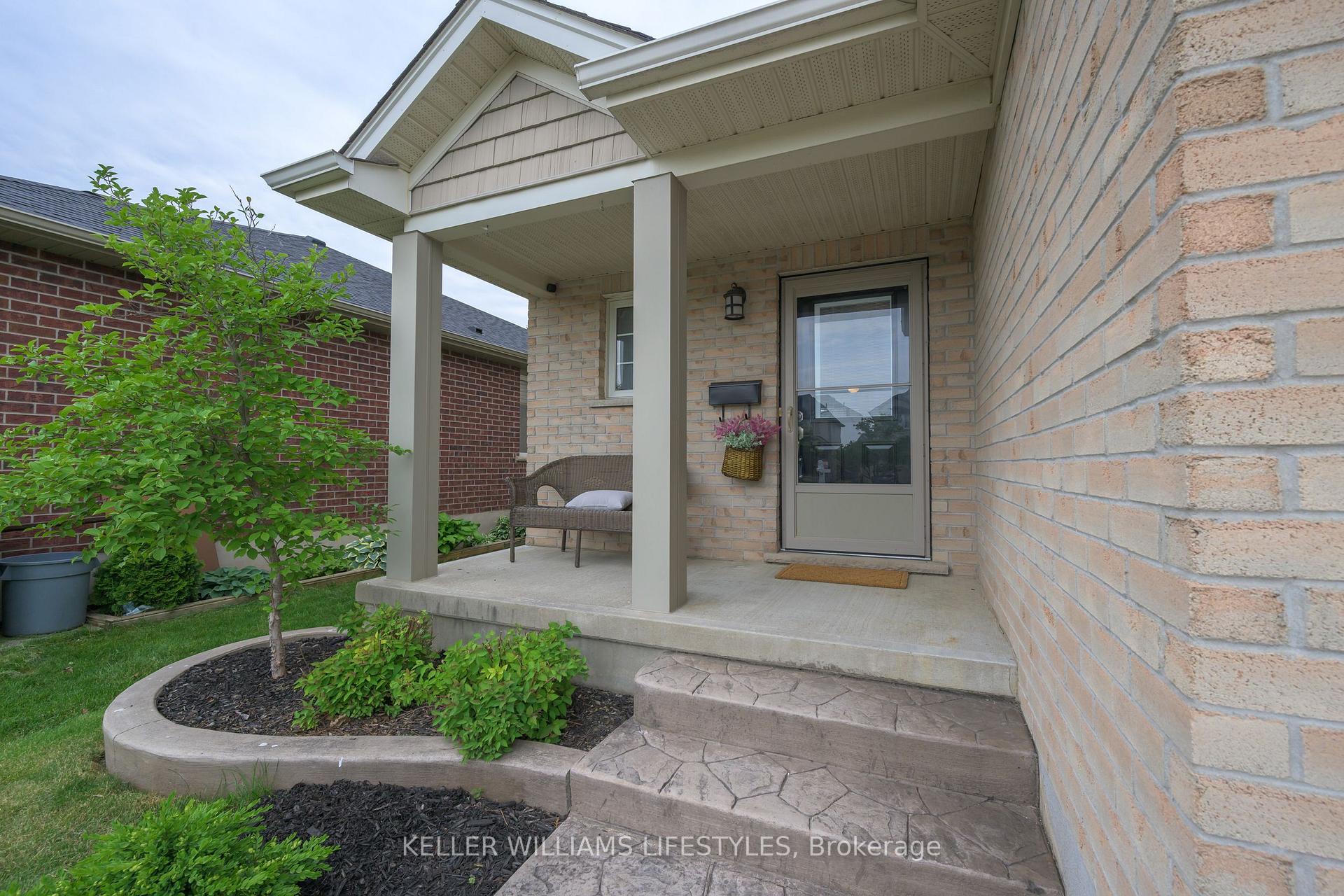 Photo 3 of 11 Southgate Parkway, St. Thomas — HOMEH