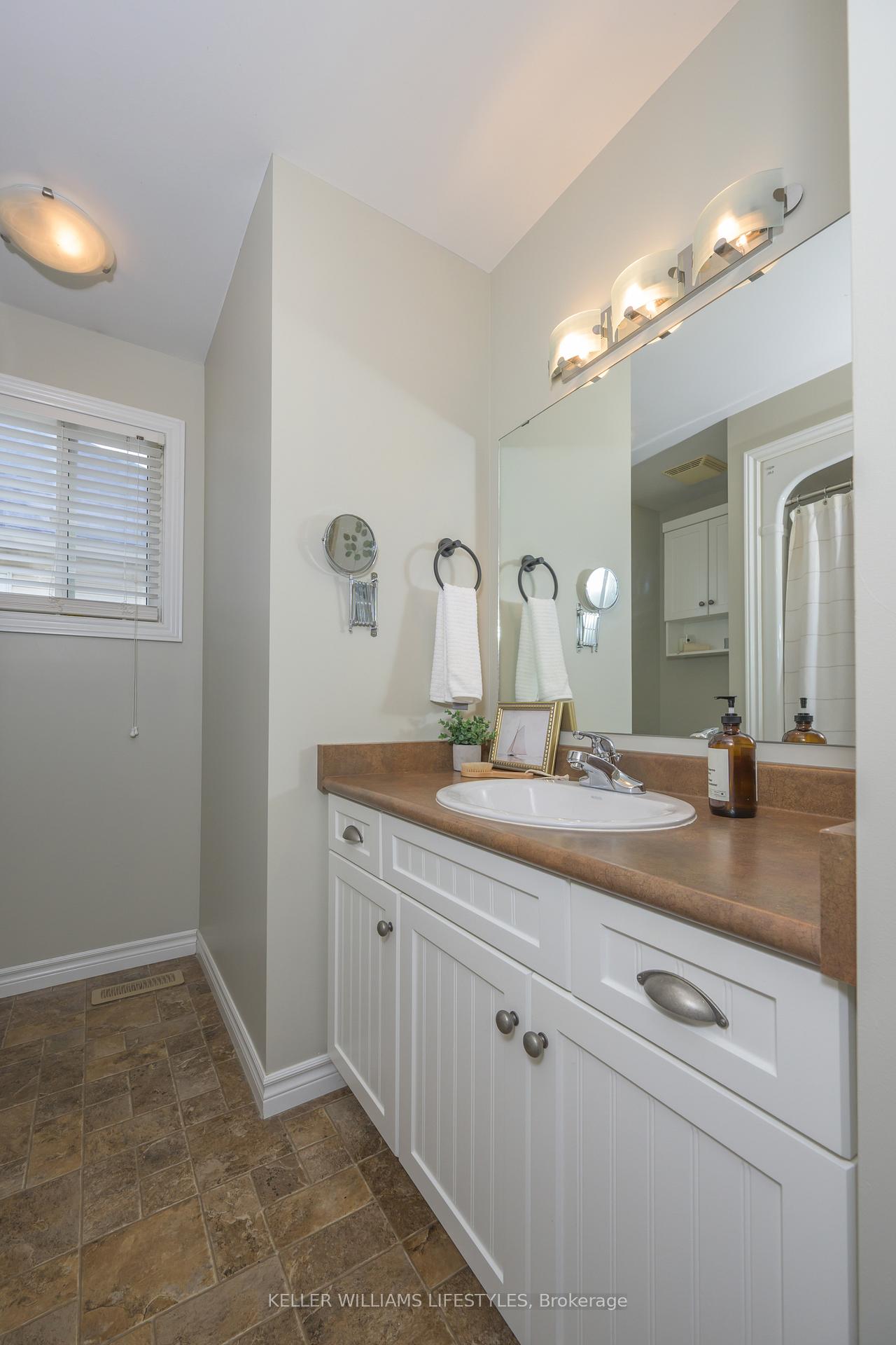Photo 21 of 11 Southgate Parkway, St. Thomas — HOMEH
