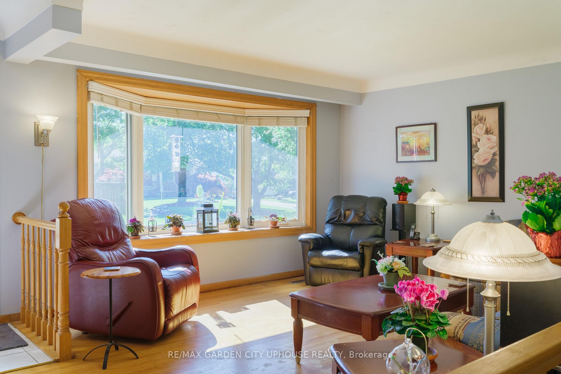Photo 3 of 23 Baker Road, St. Catharines, Vine/Linwell — HOMEH