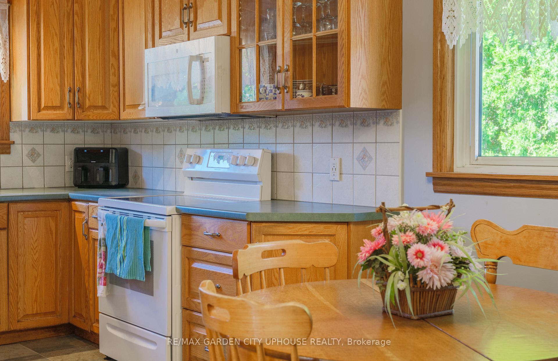 Photo 6 of 23 Baker Road, St. Catharines, Vine/Linwell — HOMEH
