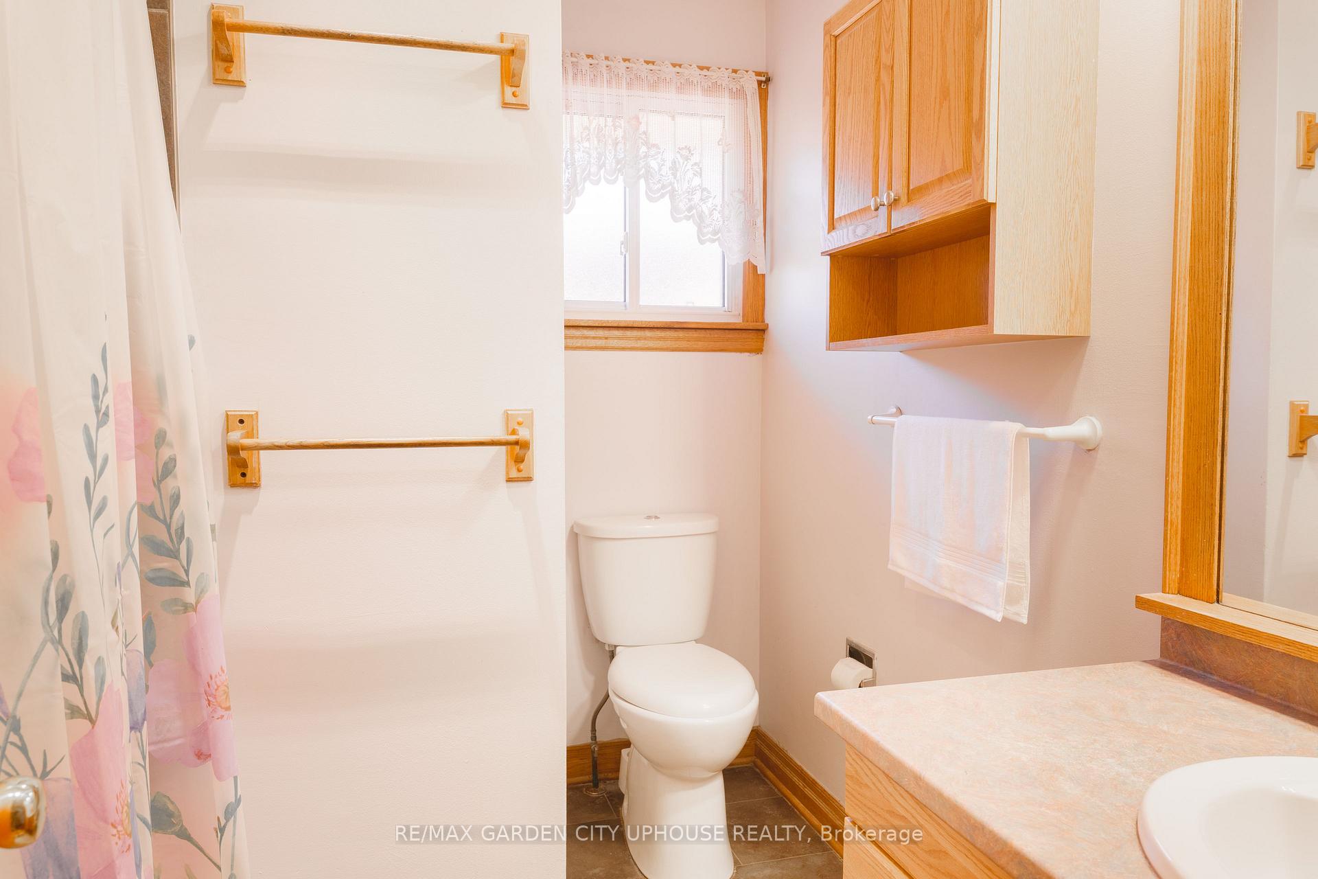 Photo 8 of 23 Baker Road, St. Catharines, Vine/Linwell — HOMEH
