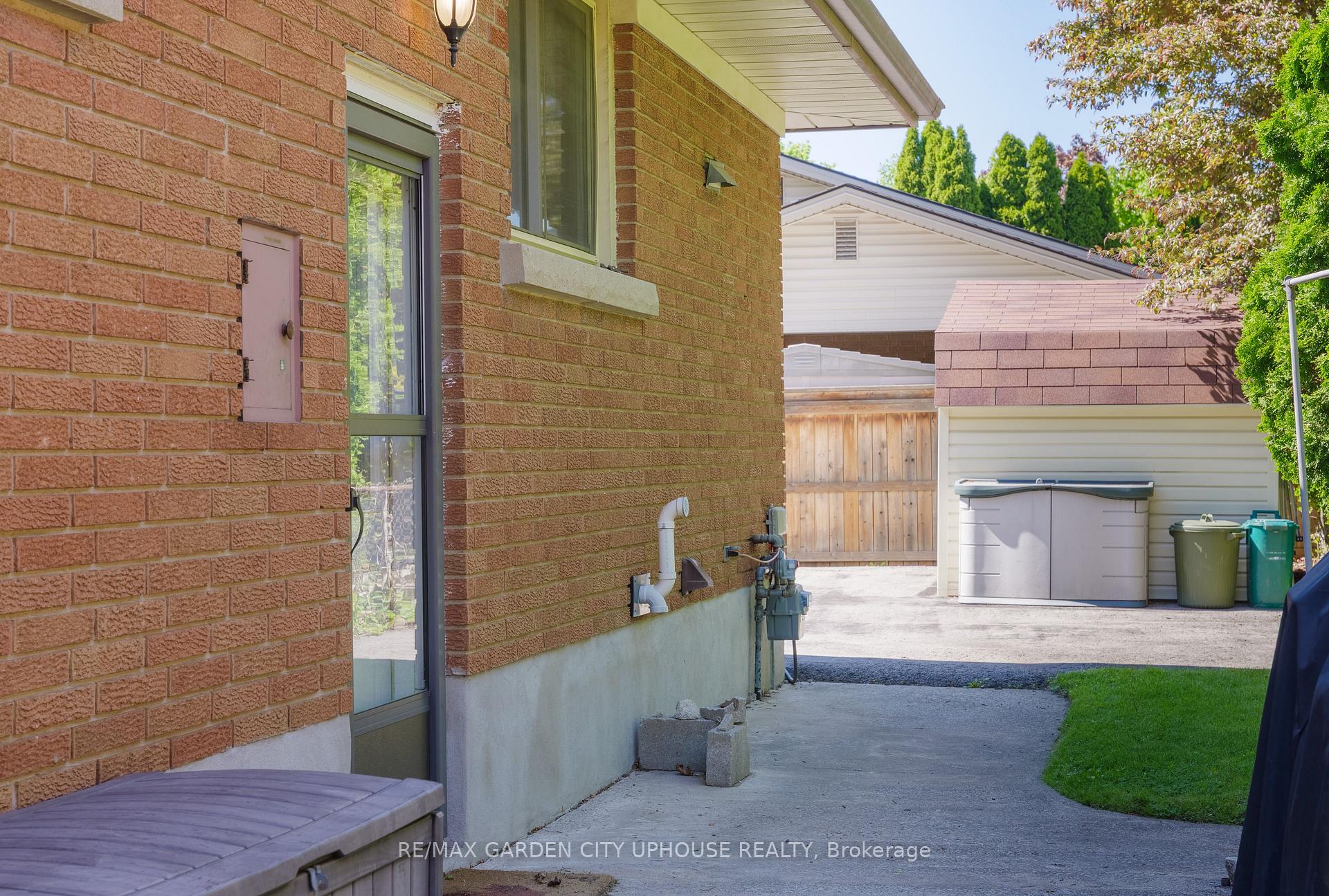 Photo 15 of 23 Baker Road, St. Catharines, Vine/Linwell — HOMEH