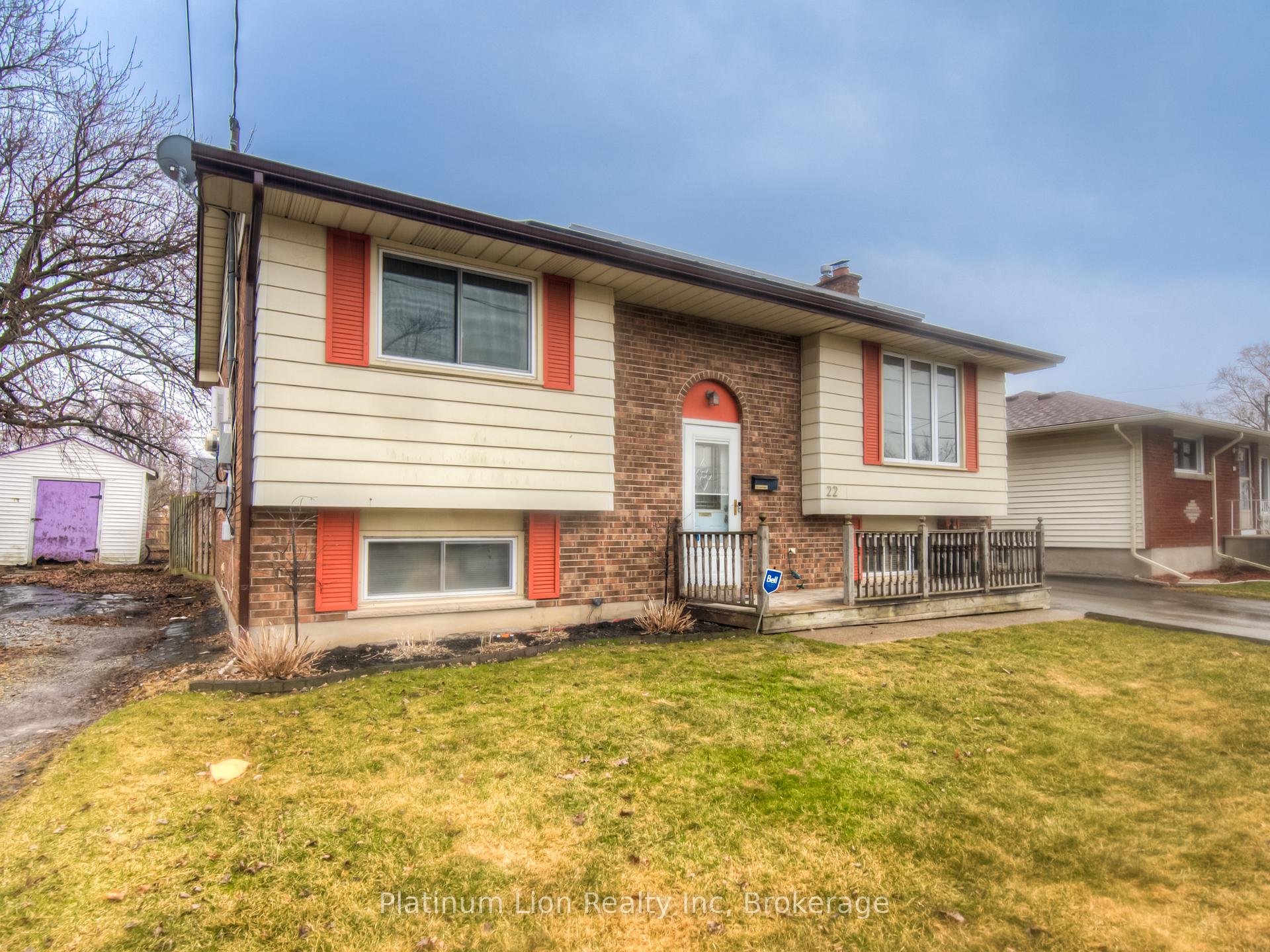 Photo 2 of 22 Battersea Avenue, St. Catharines, Secord Woods — HOMEH