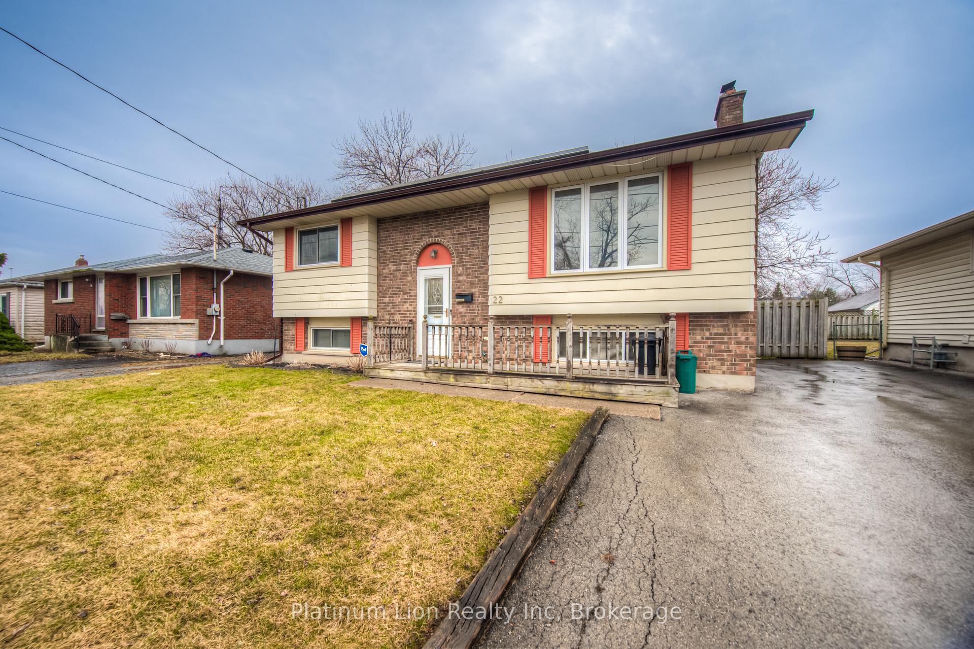 Photo 3 of 22 Battersea Avenue, St. Catharines, Secord Woods — HOMEH