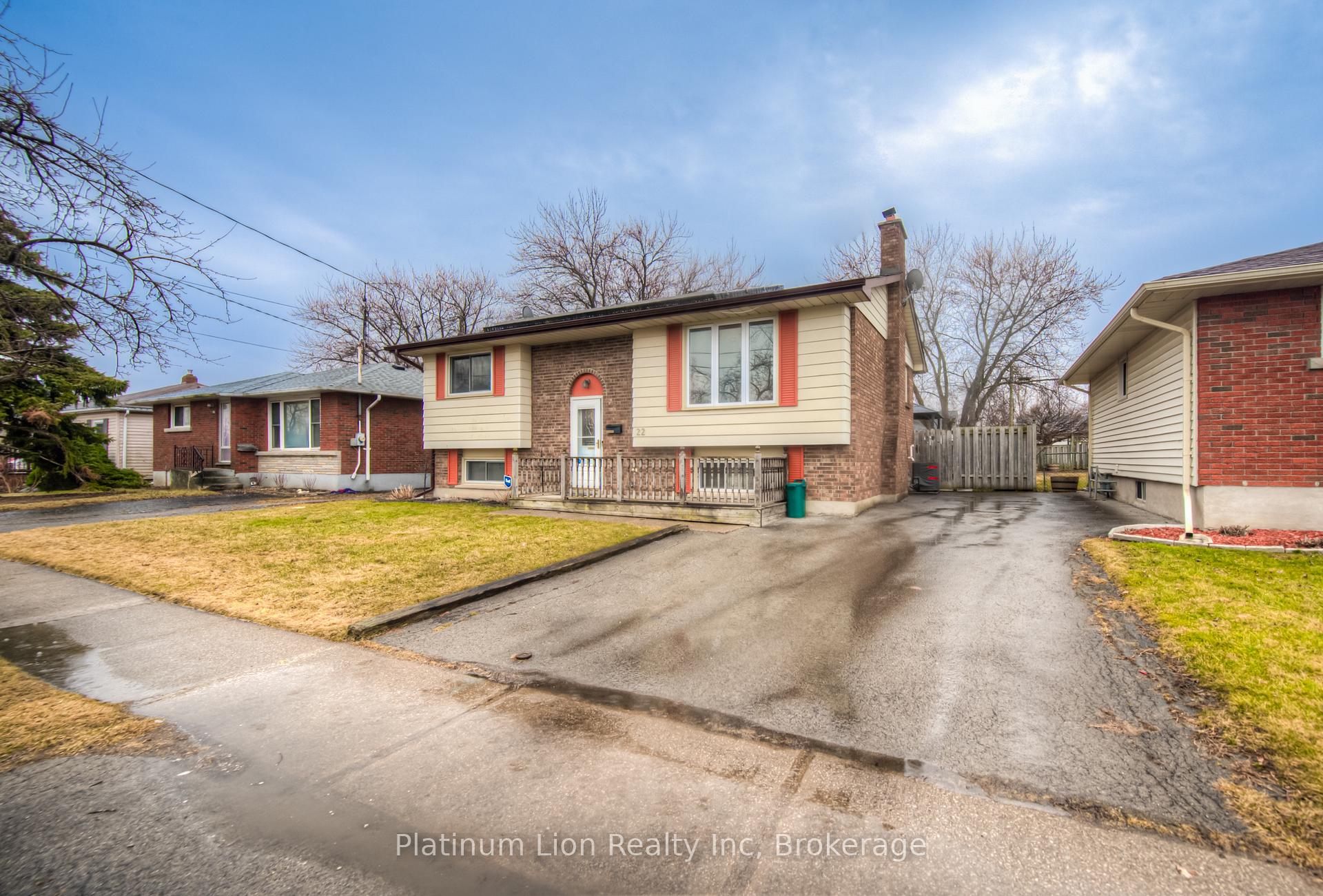 Photo 4 of 22 Battersea Avenue, St. Catharines, Secord Woods — HOMEH